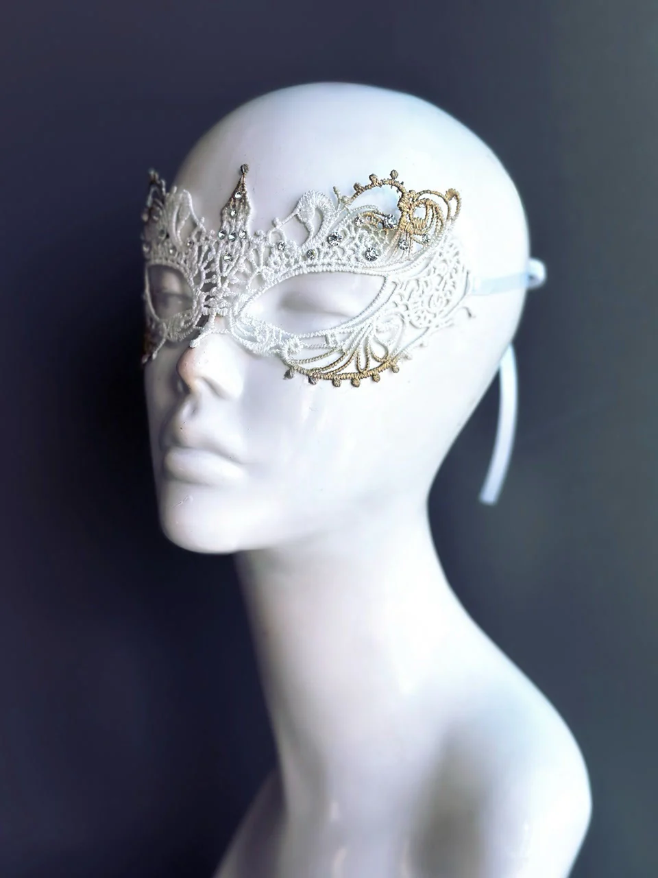Ana Lace Mask - White & Gold