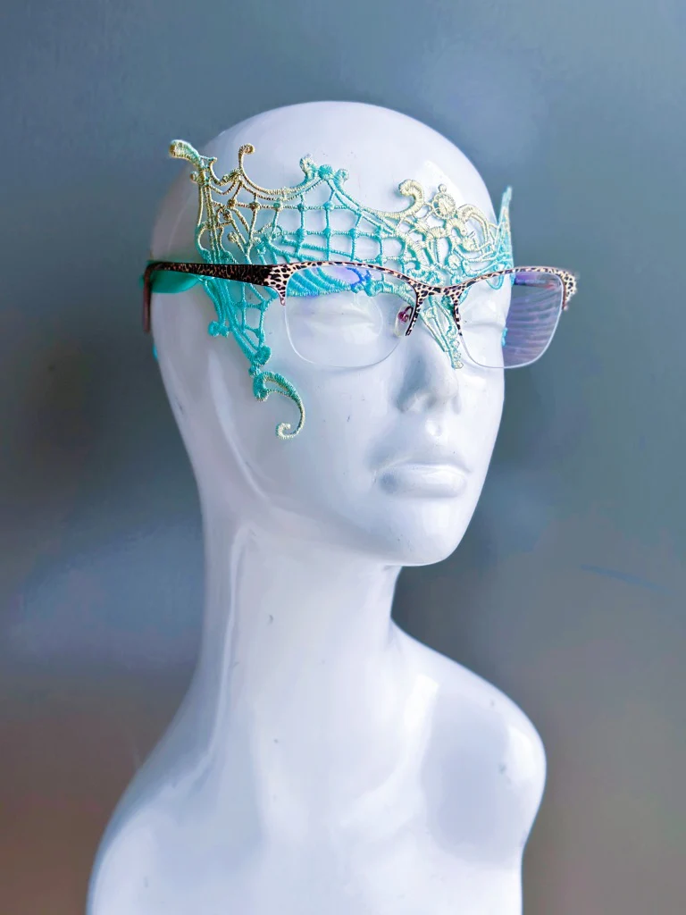 Gilded Eyeglass Noir - Aqua Lace