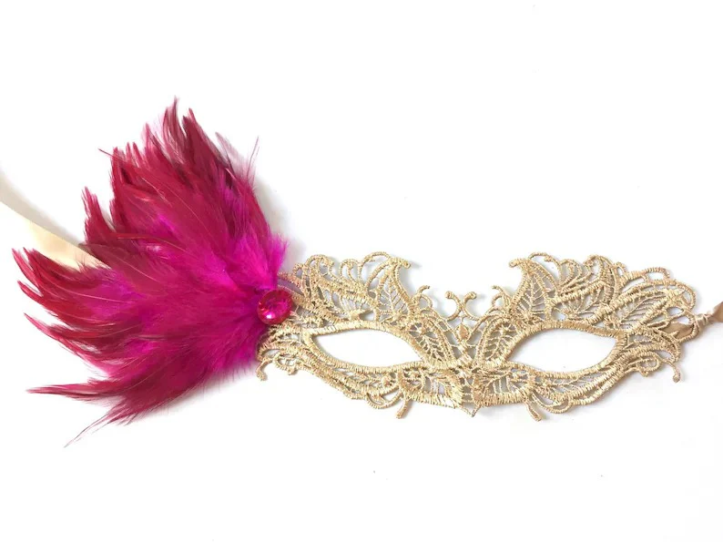 Aurielle – Gold Lace Pink Feather Mask
