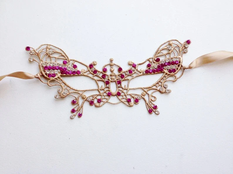 Aurora – Gold Lace Mask - Image 3