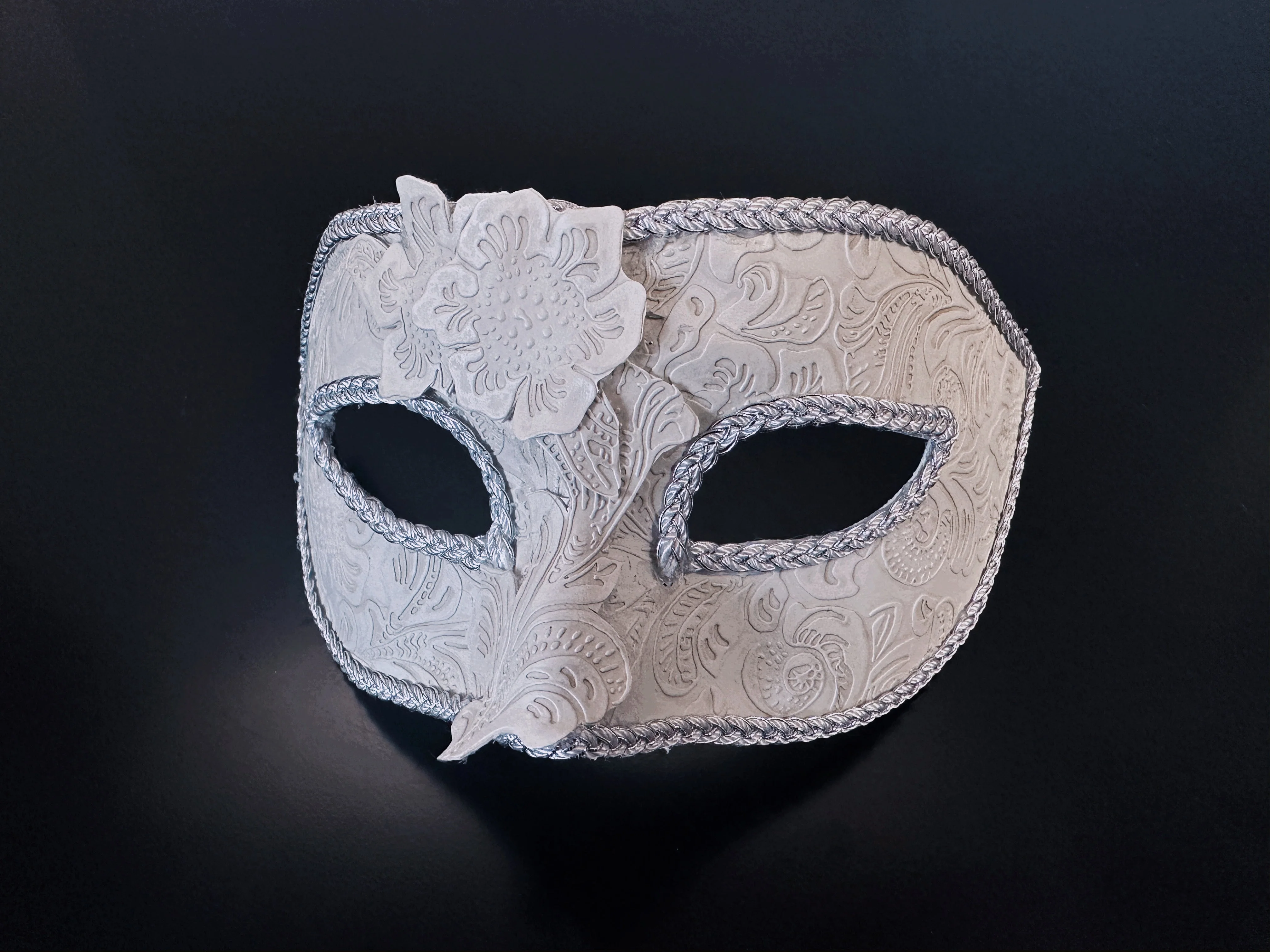 Baroque Men’s Mask - Ivory/Silver - Image 3