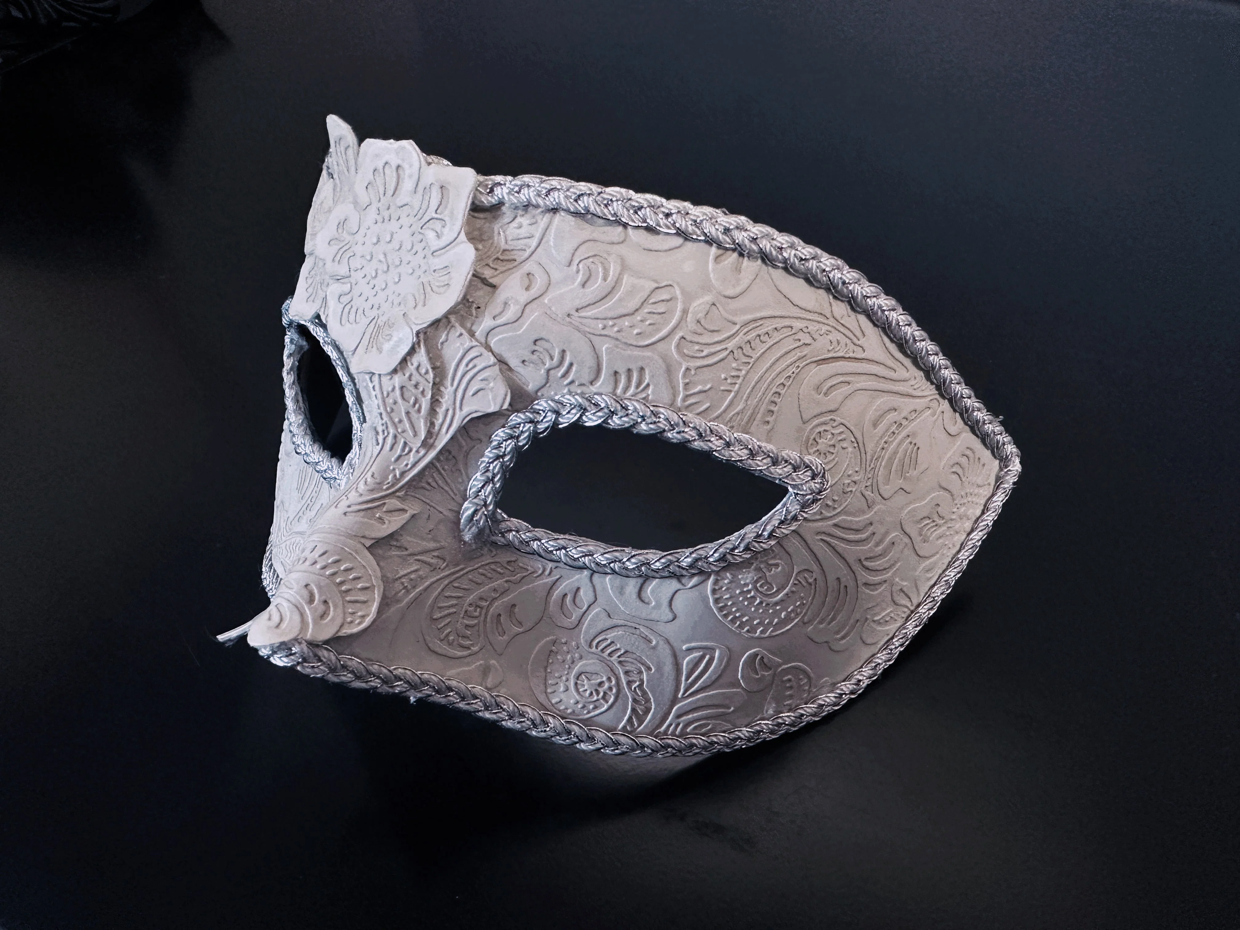 Baroque Men’s Mask - Ivory/Silver - Image 4
