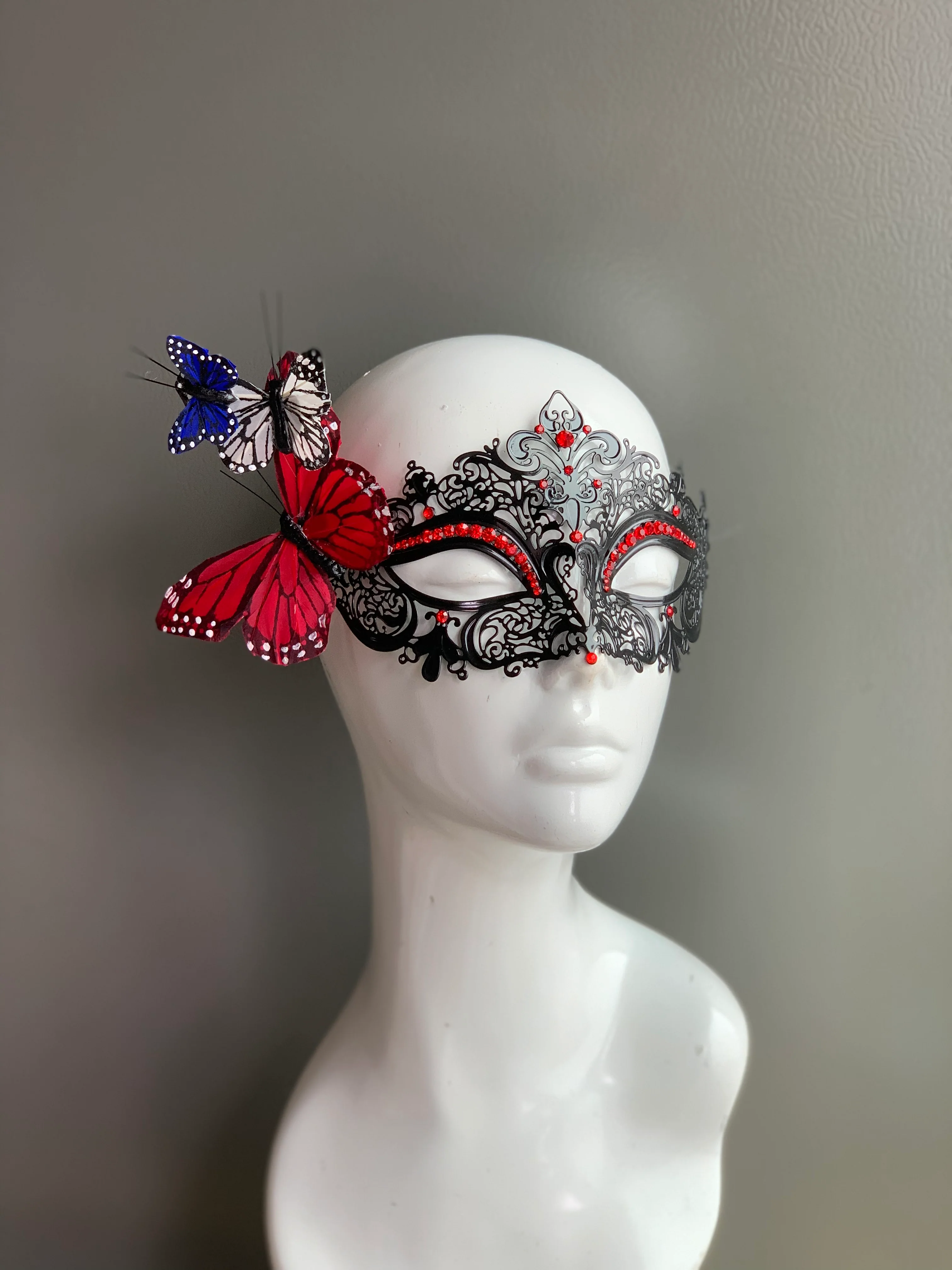 Elegant Liberty Wings Mask - Image 3