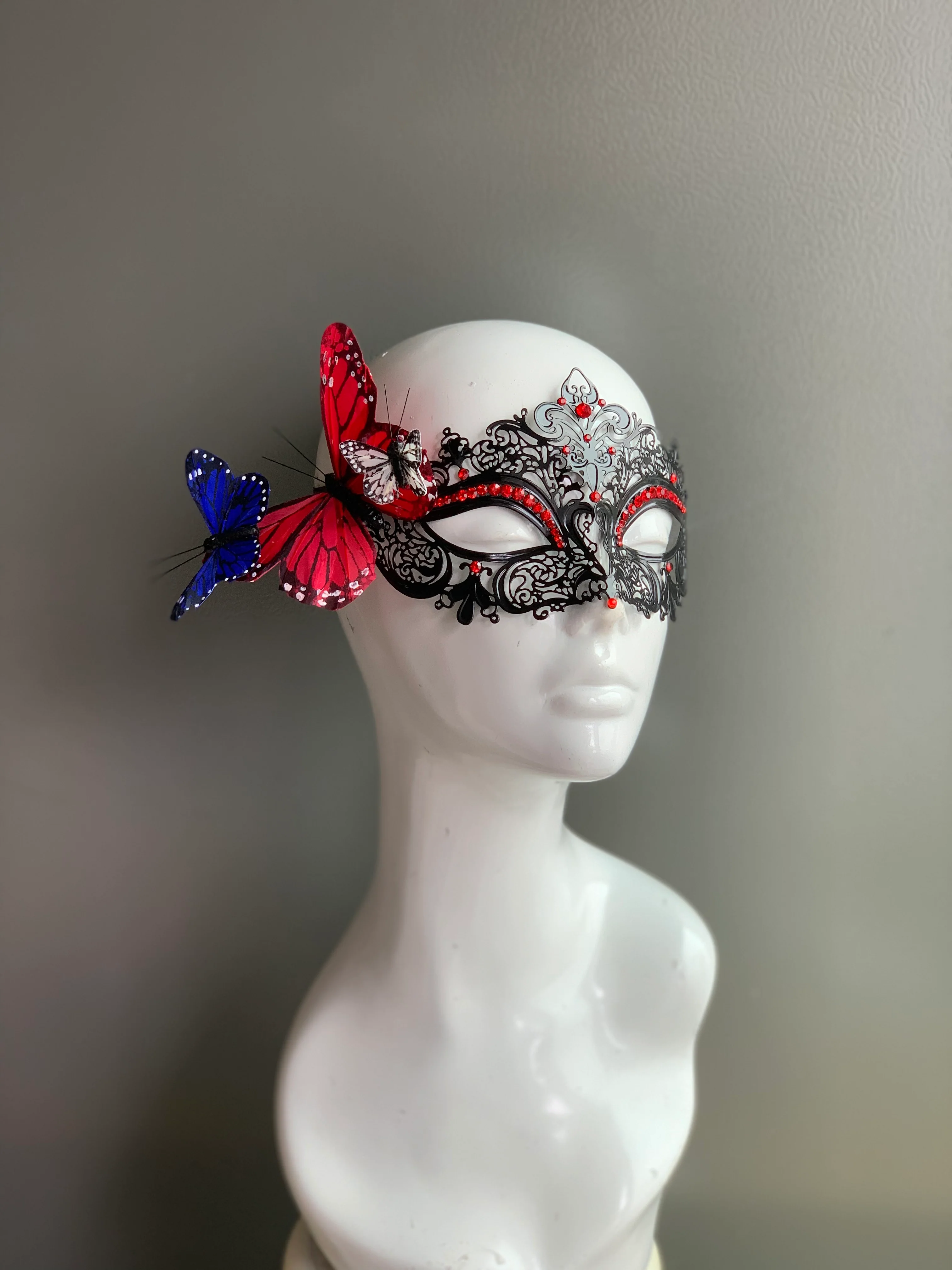 Elegant Liberty Wings Mask - Image 4