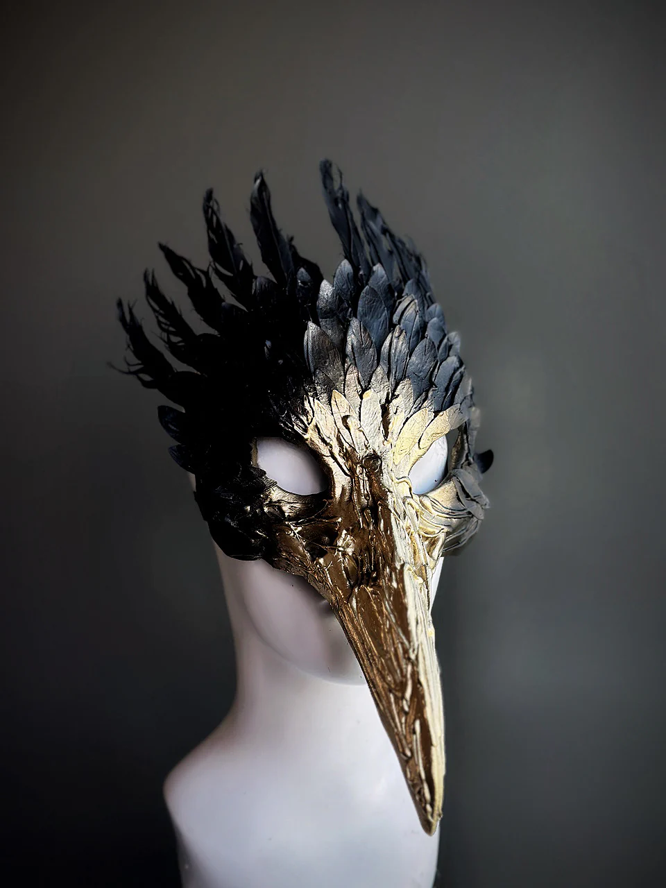 Bird Feather Mask - Black/Gold