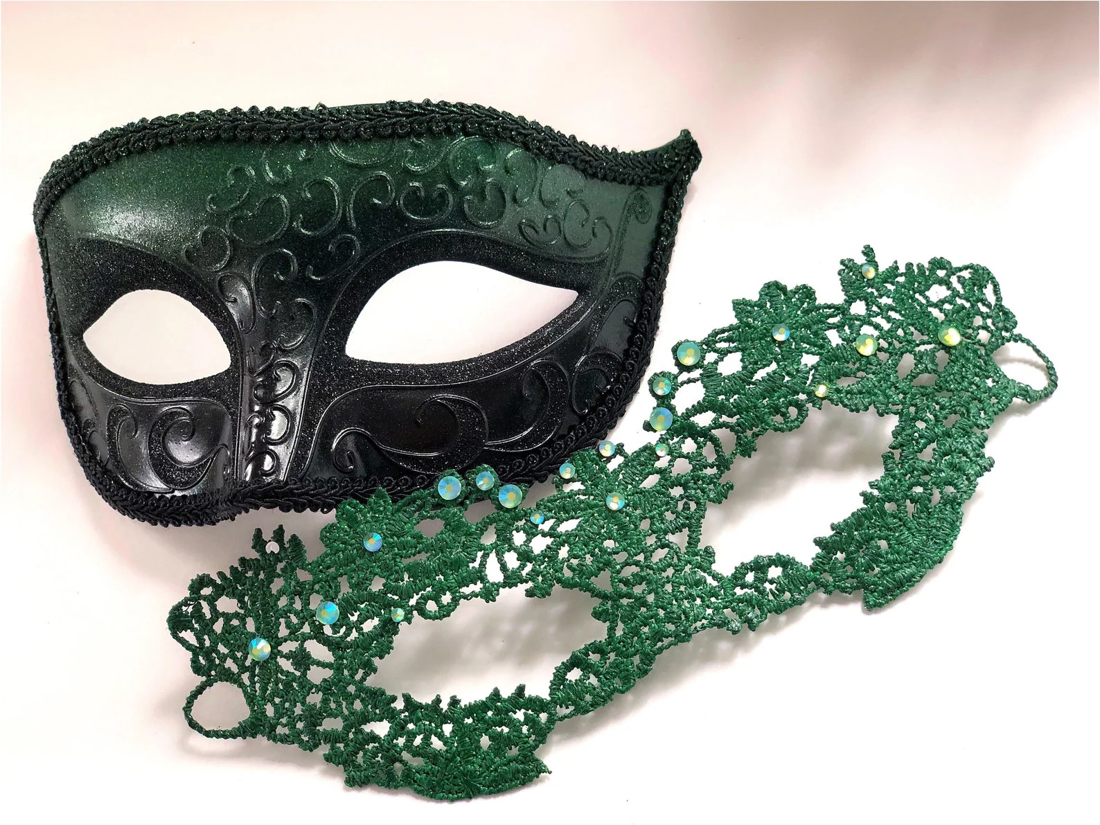 Elegant Emerald Men Mask – Black & Green - Image 2