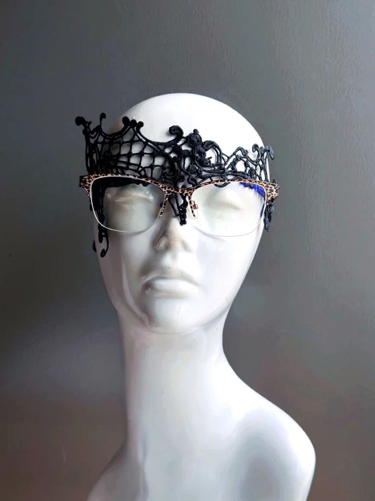 Gilded Eyeglass Noir - Black - Image 3