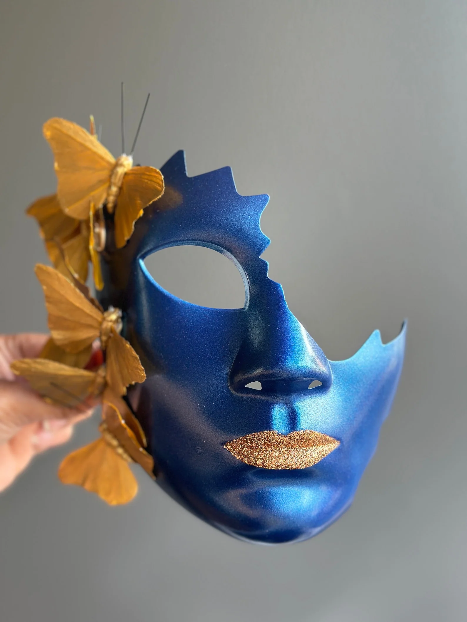 Cracked Half Face Butterfly Mask - Blue/Gold Lip