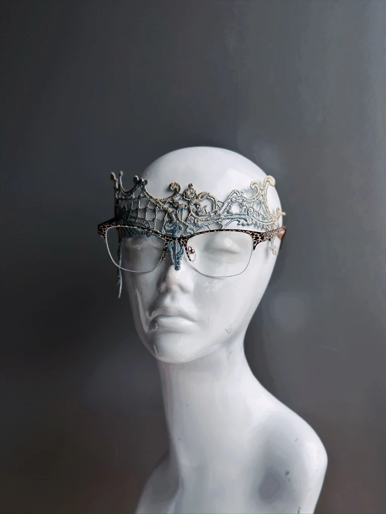 Gilded Eyeglass Noir - Pale Blue Gold - Image 4