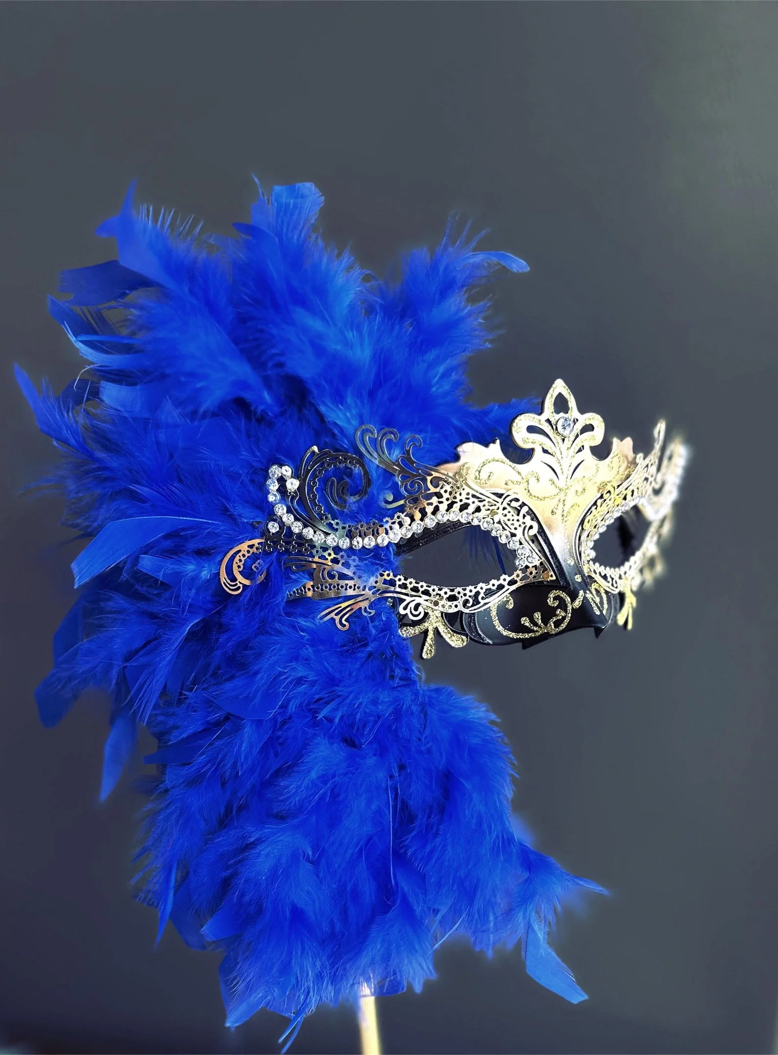 Duca Handheld Stick Feather Mask - Gold/Blue