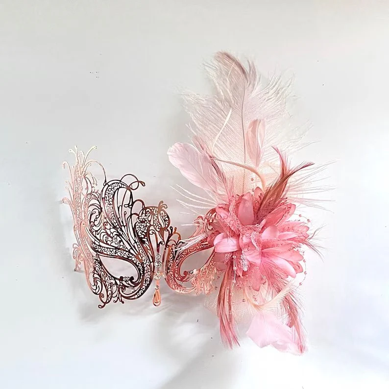 Blush Elegance Rose Gold – Pink Feather Mask
