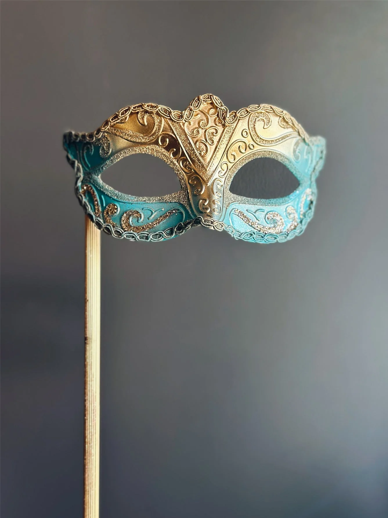 Bravaro Handheld Stick Mask - Gold/Turquoise