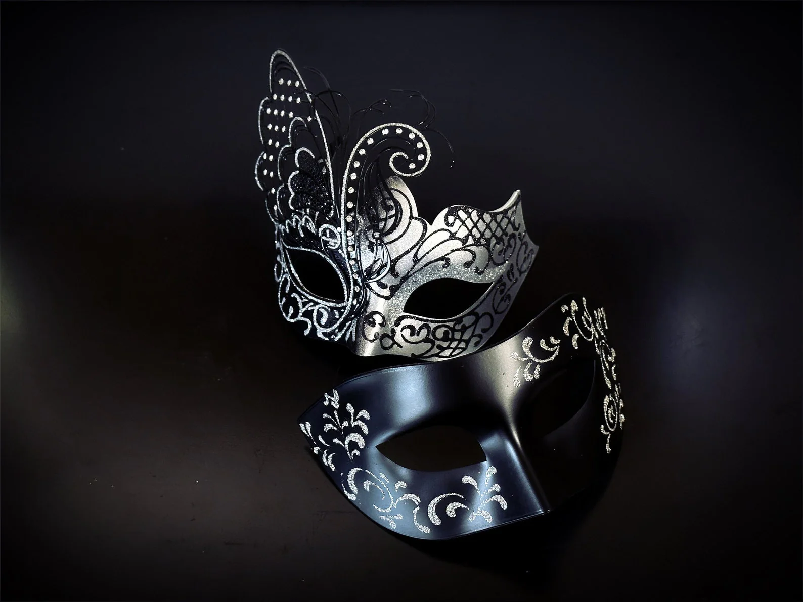 Shadow Gleam Mask- Silver /Black