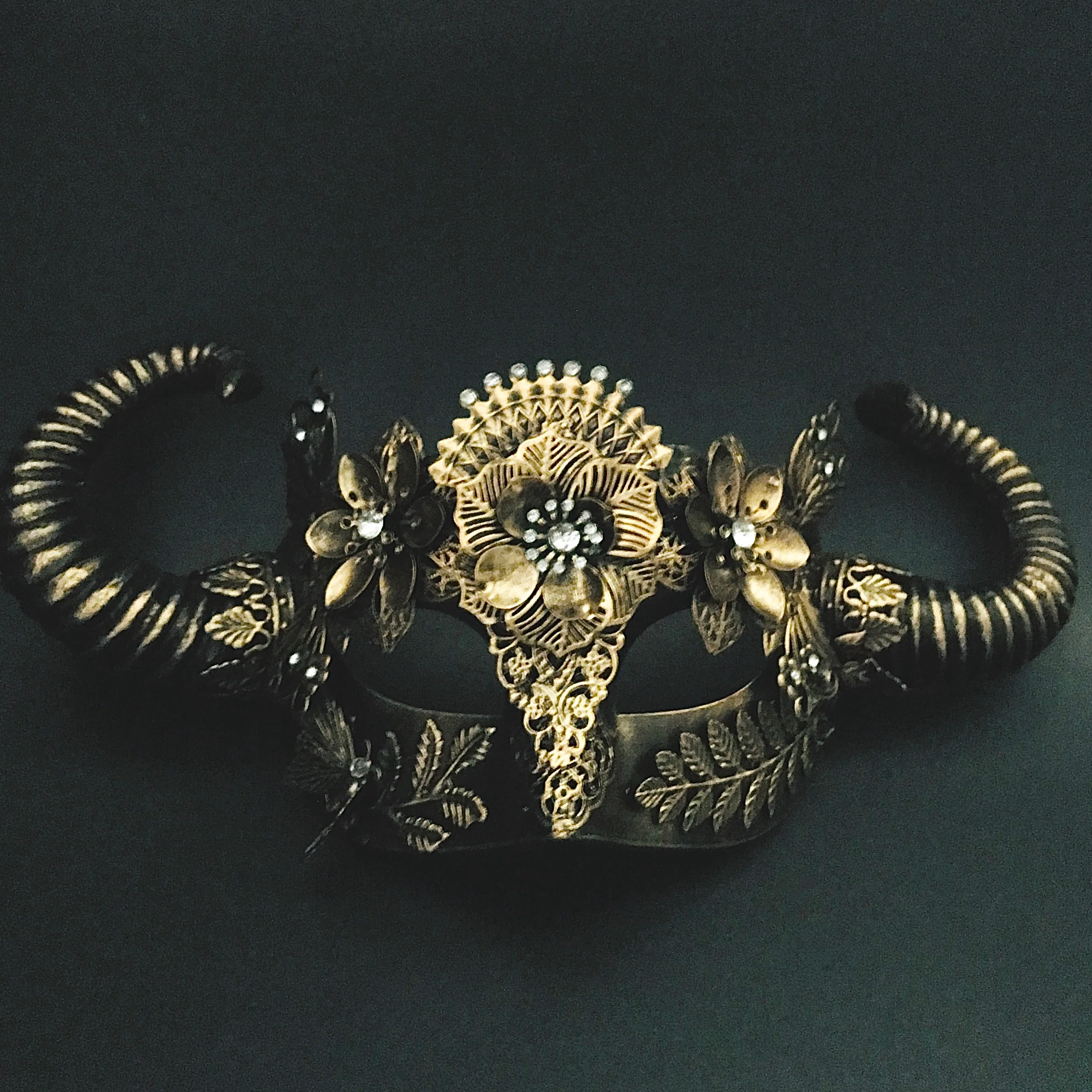 Devilish Romance -  Gold - Image 4