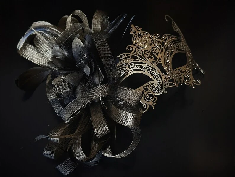Gossip Venetian Gold Mask - Black/Gold Feathers - Image 2