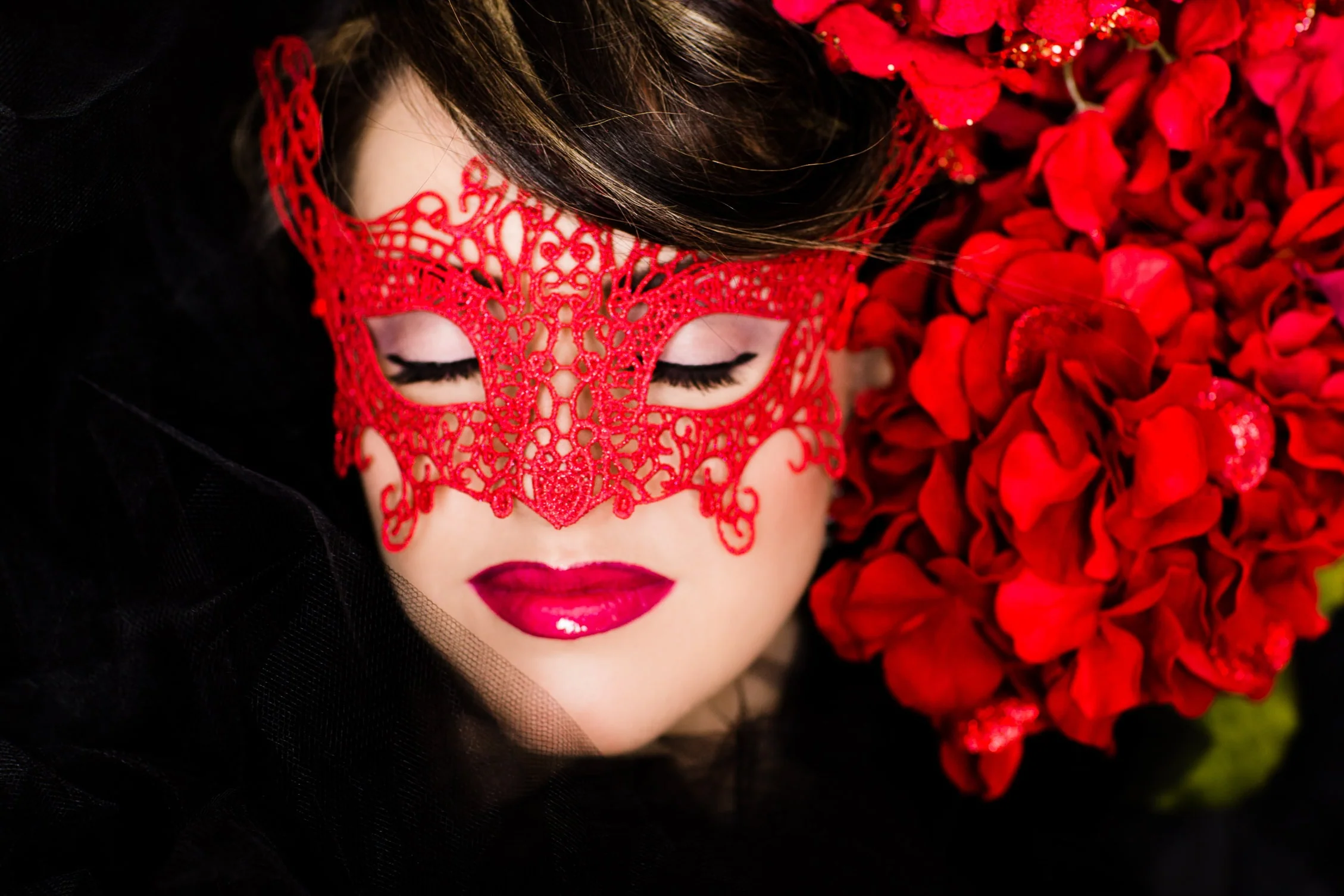 Foxy Lace Mask - Fiery Red