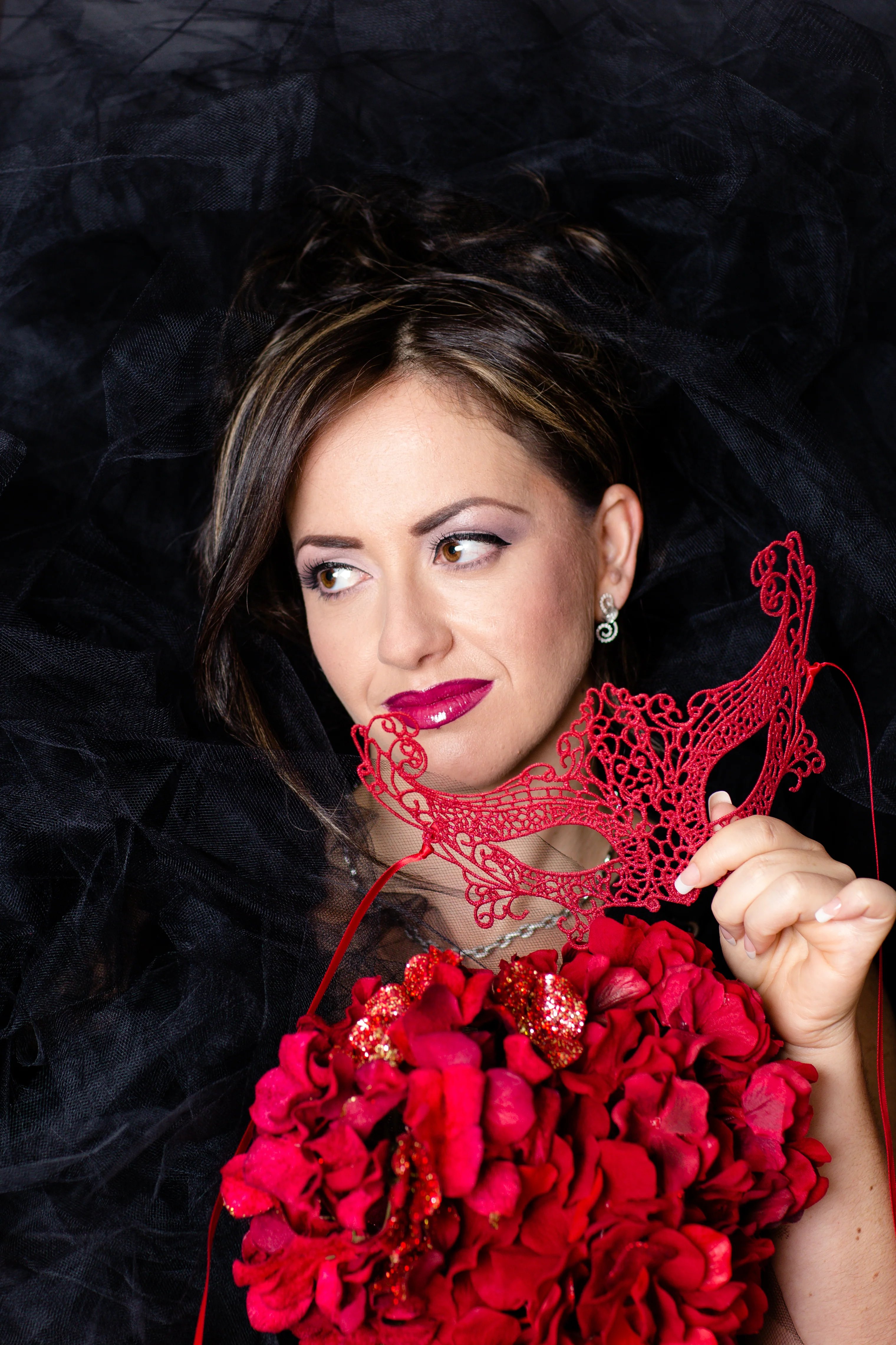 Foxy Lace Mask - Fiery Red - Image 2