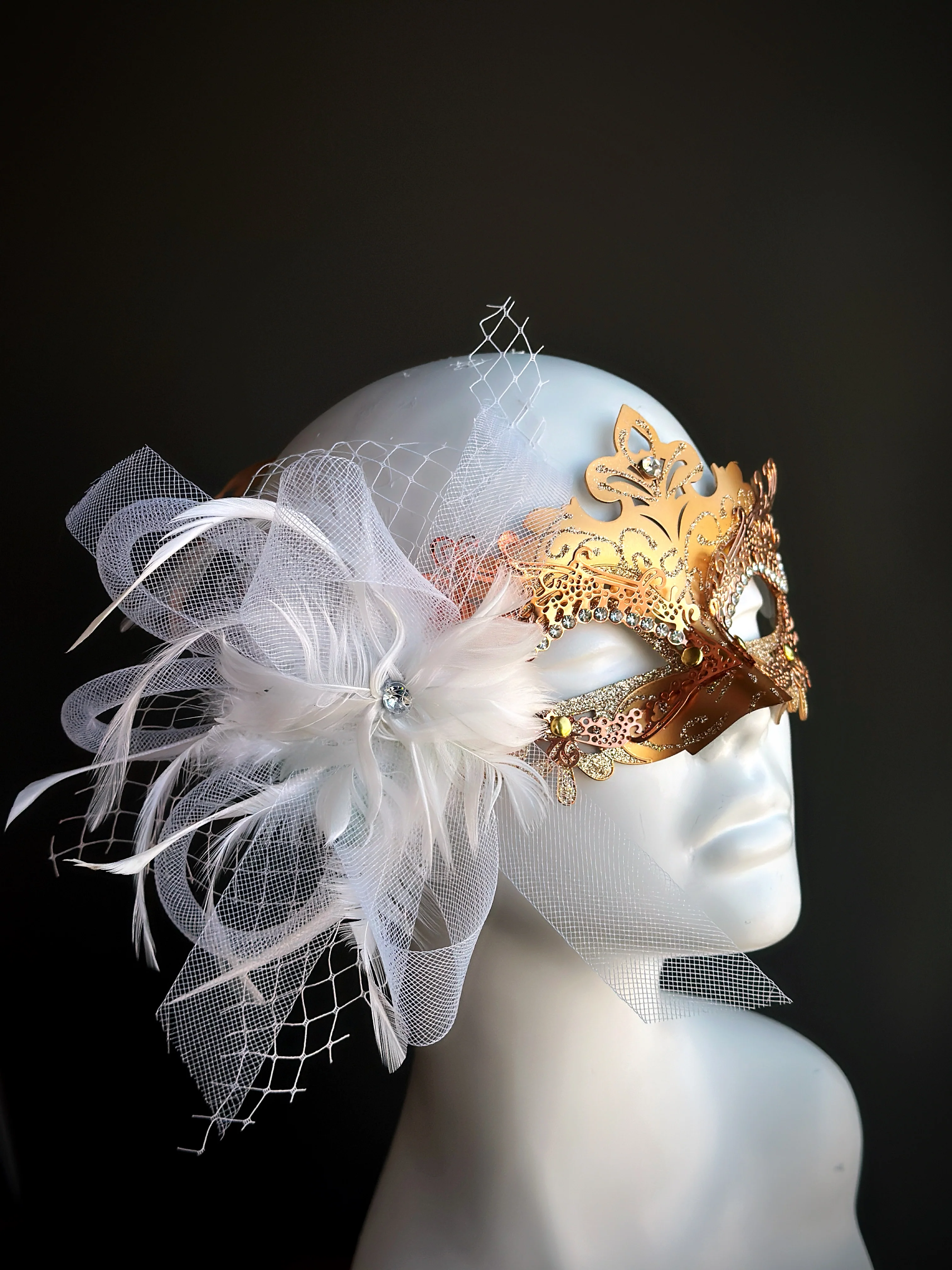 Duca Feather Mask - Gold/White - Image 2