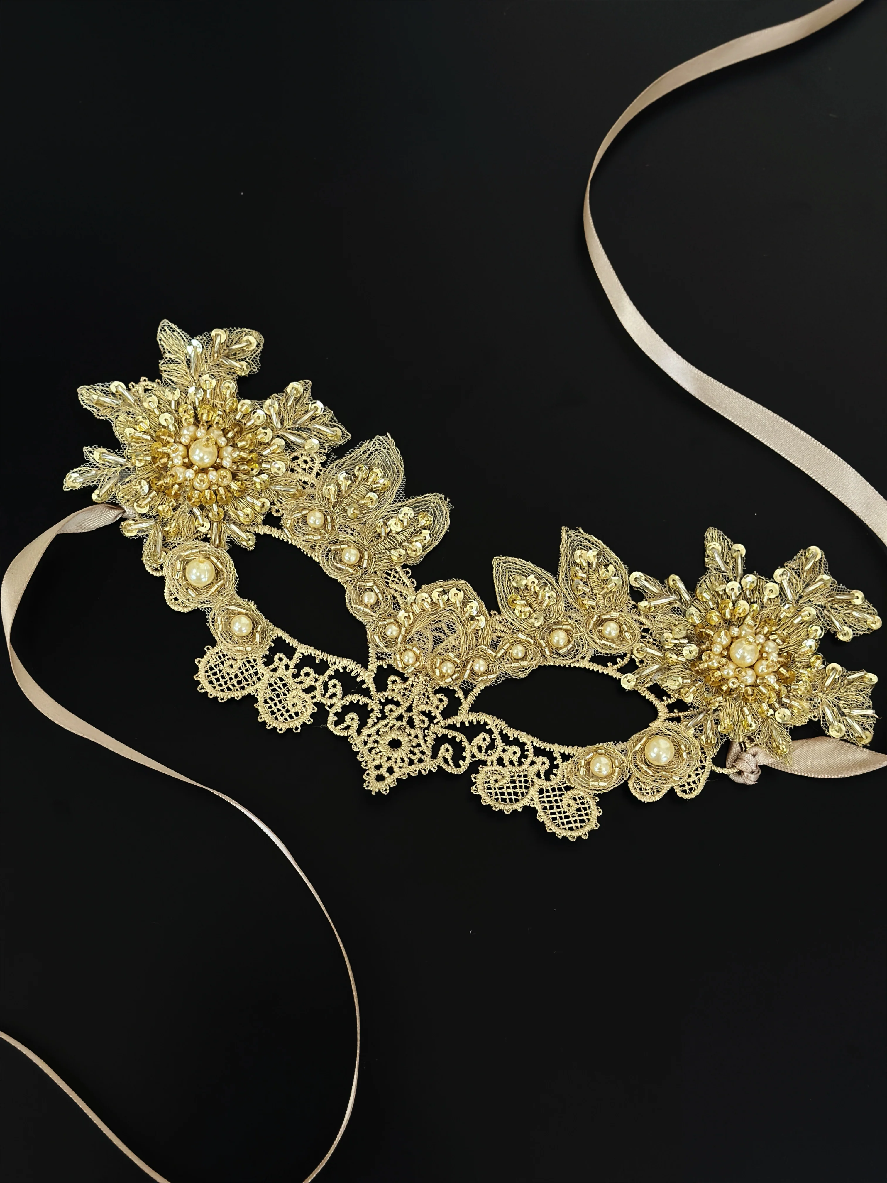 Gold Lace Mask with Pearls
