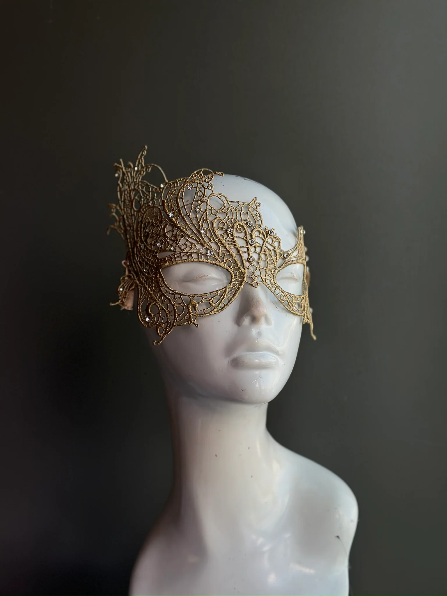 Elizabeth Lace Mask - Gold - Image 2