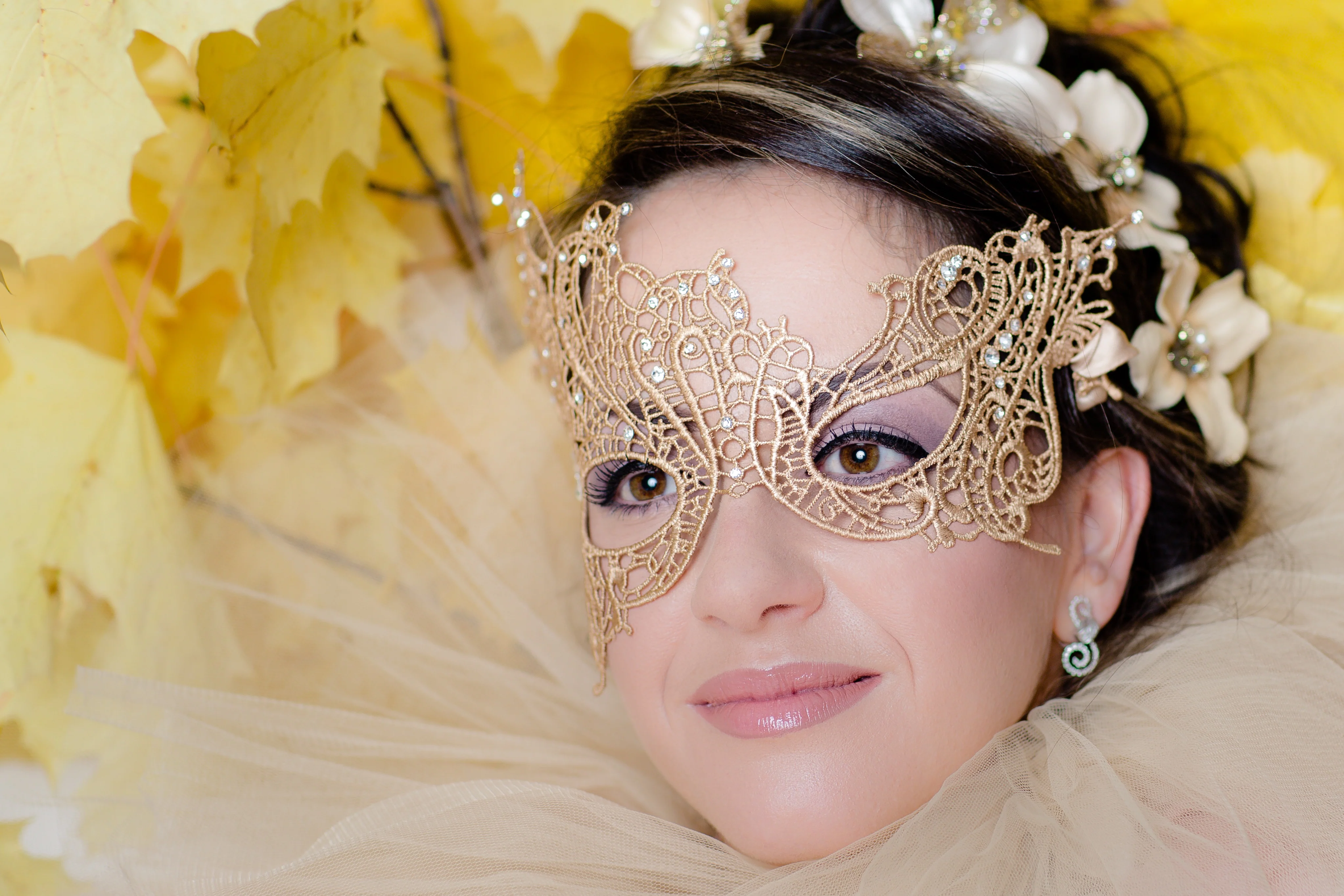 Elizabeth Lace Mask - Gold - Image 3