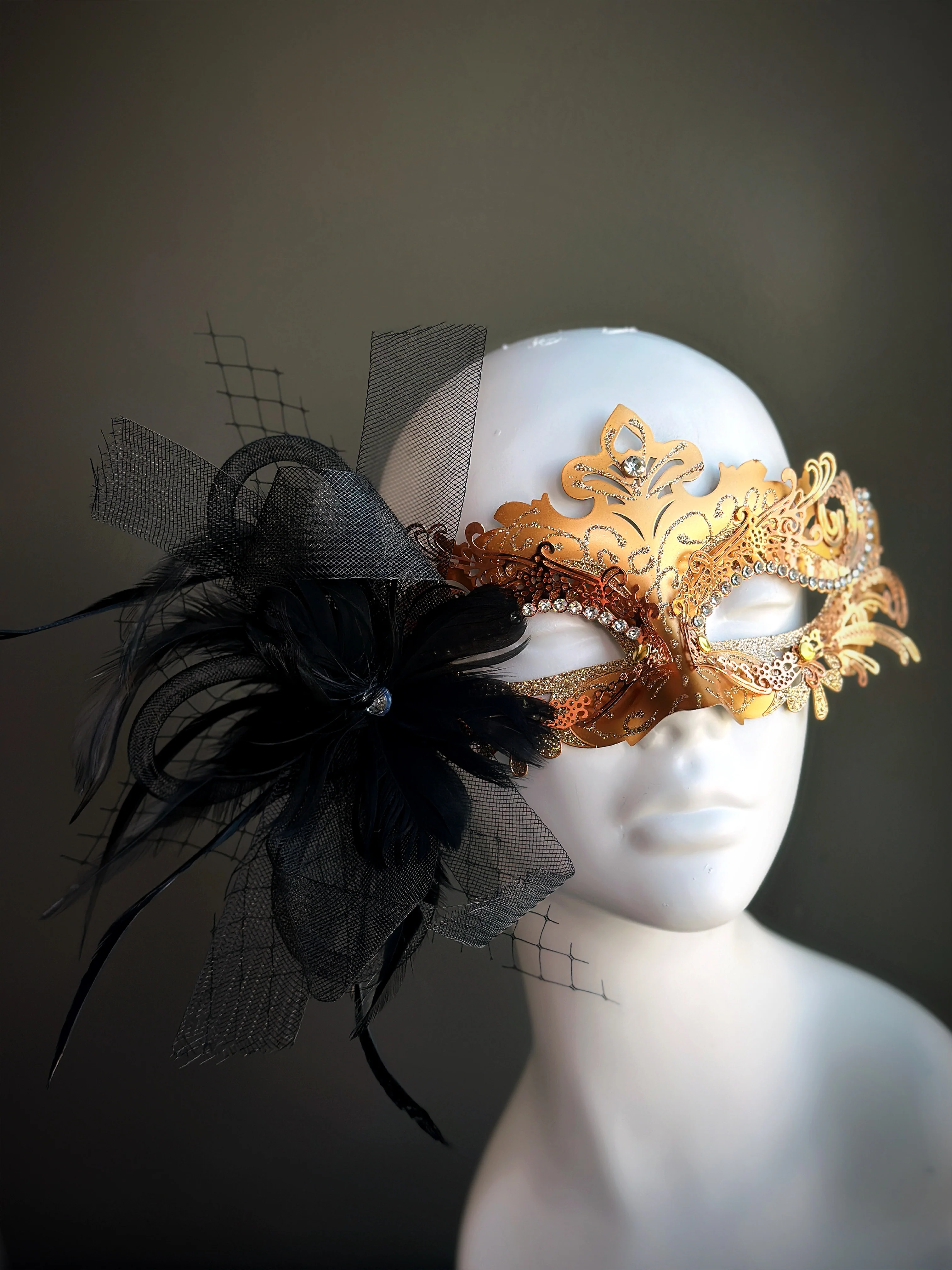 Duca Feather Mask - Gold/Black