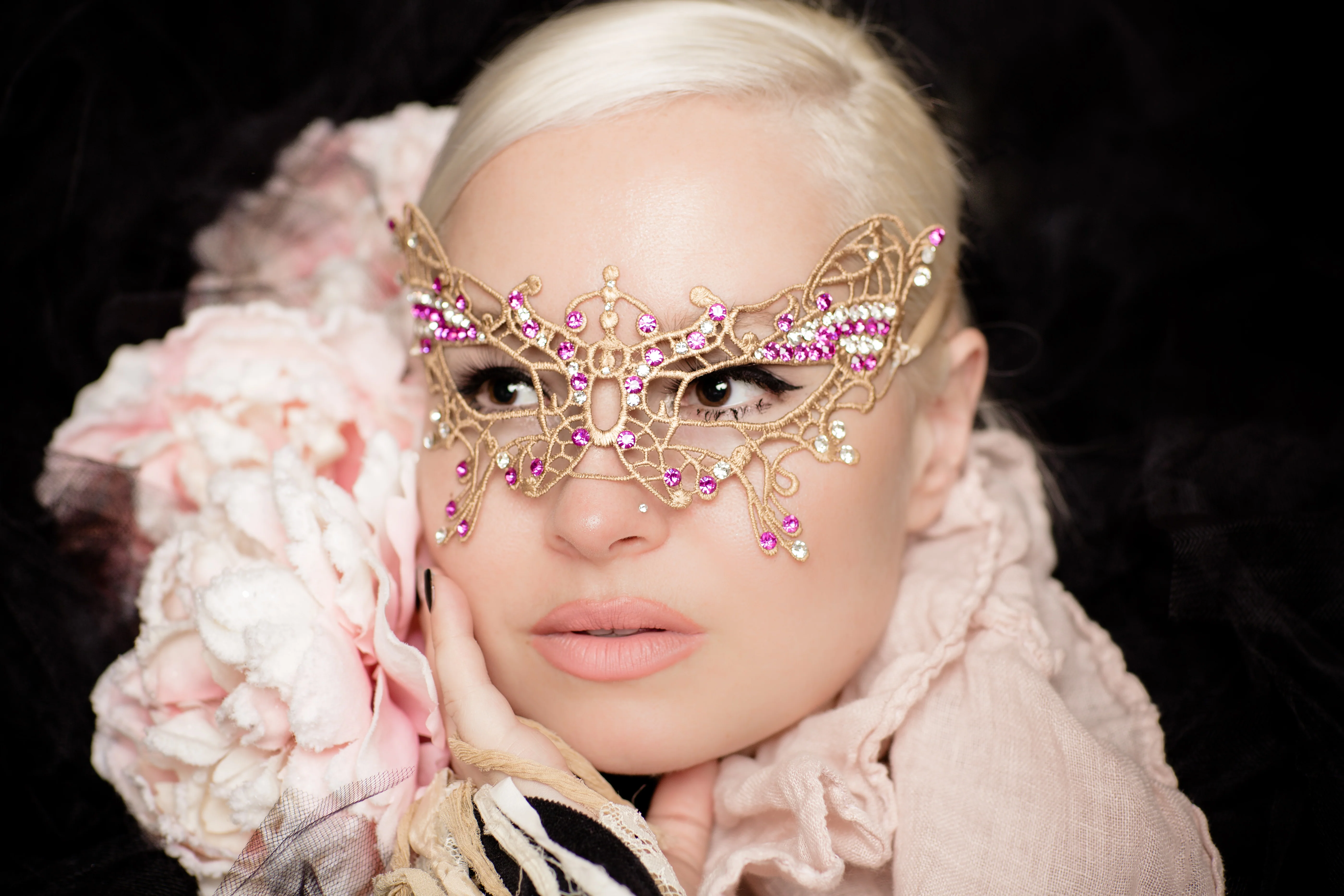Valentina Lace Mask - Gold