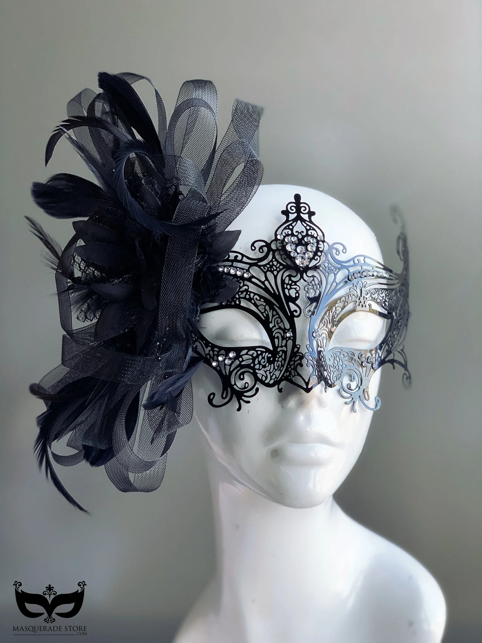 Gossip Mask and Feathers - Image 3