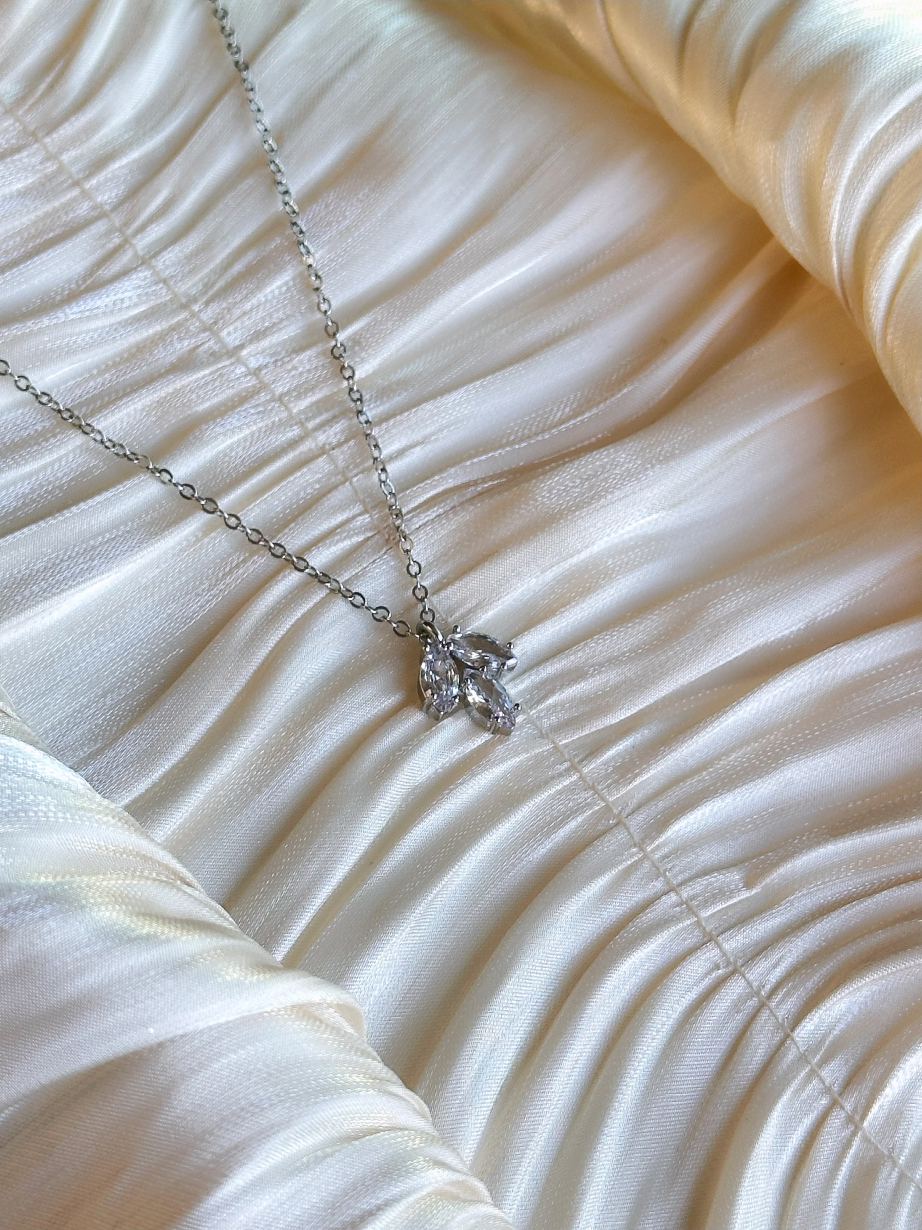 LAUREL GAZE - NECKLACE (SILVER) - Image 2