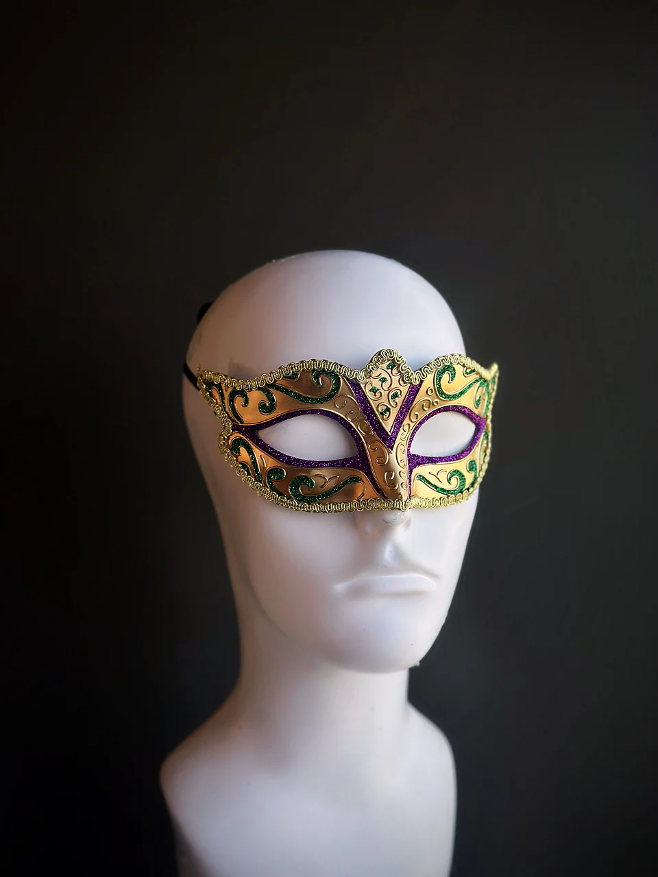 Mardi Gras Golden Elegance Mask - Image 2
