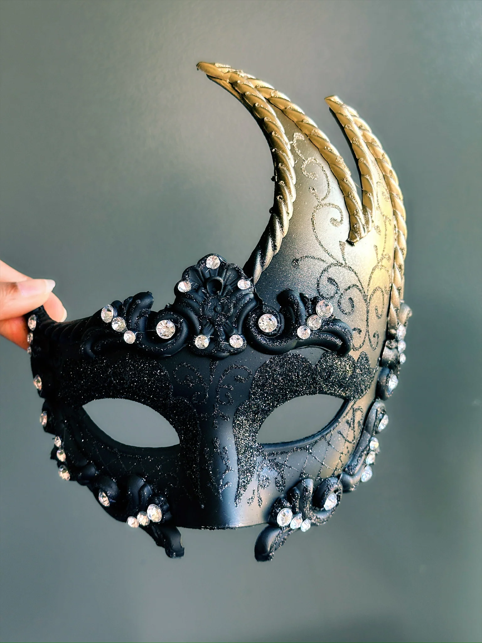 Swan Peste -  Black and Gold Mask