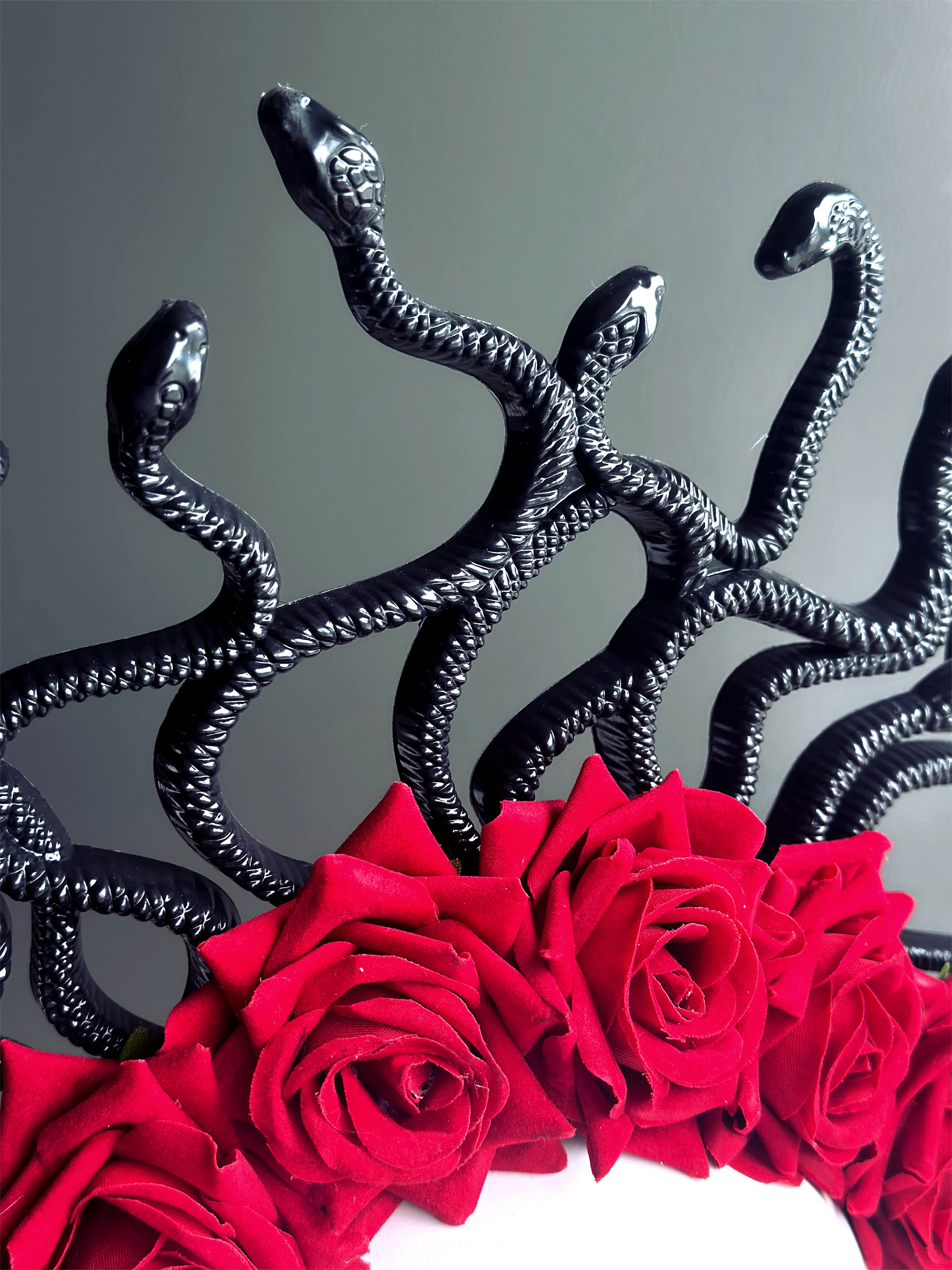 Medusa Snakes With Roses - Red/Black - Image 3