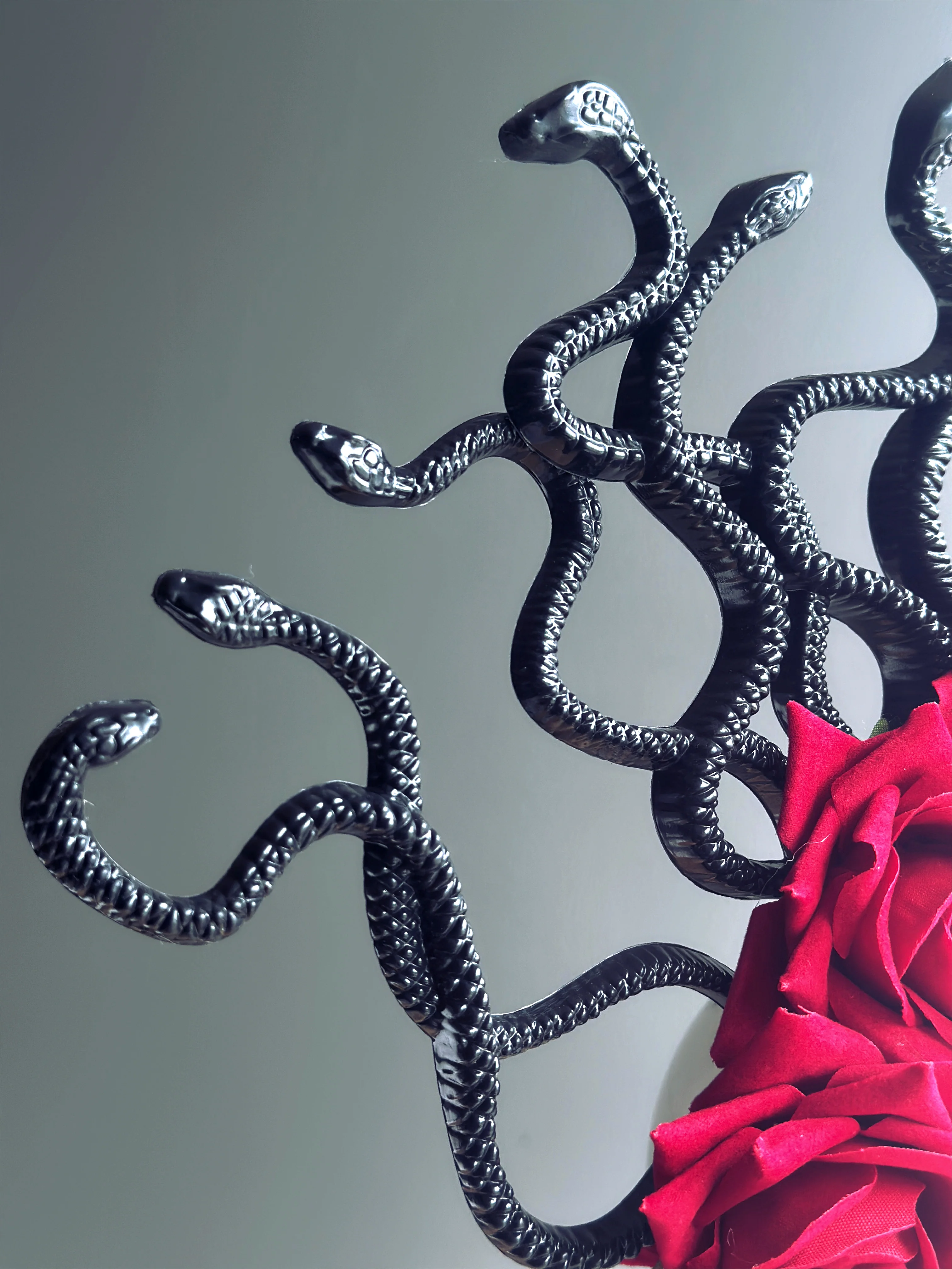 Medusa Snakes With Roses - Red/Black - Image 8