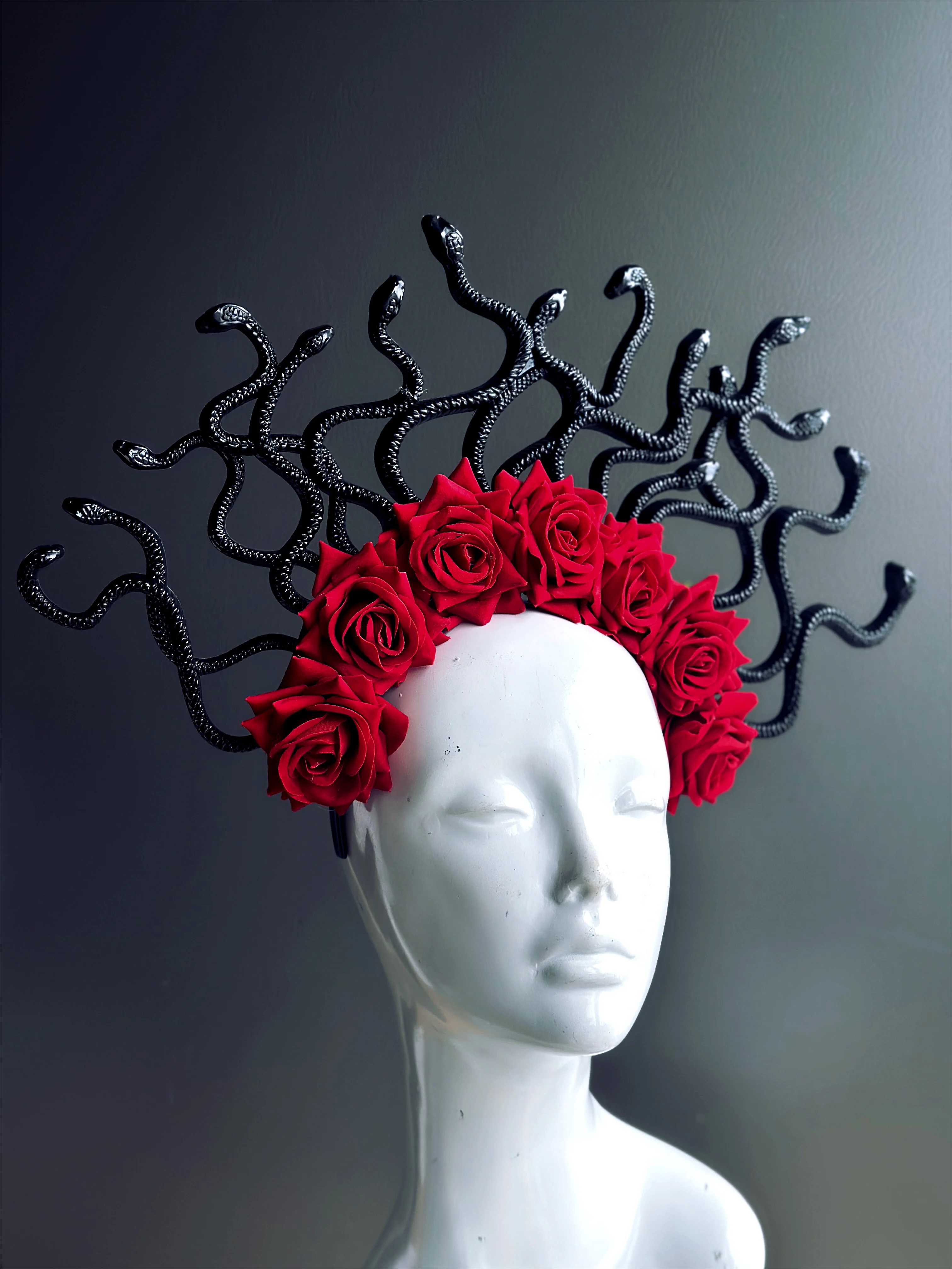 Medusa Snakes With Roses - Red/Black - Image 9