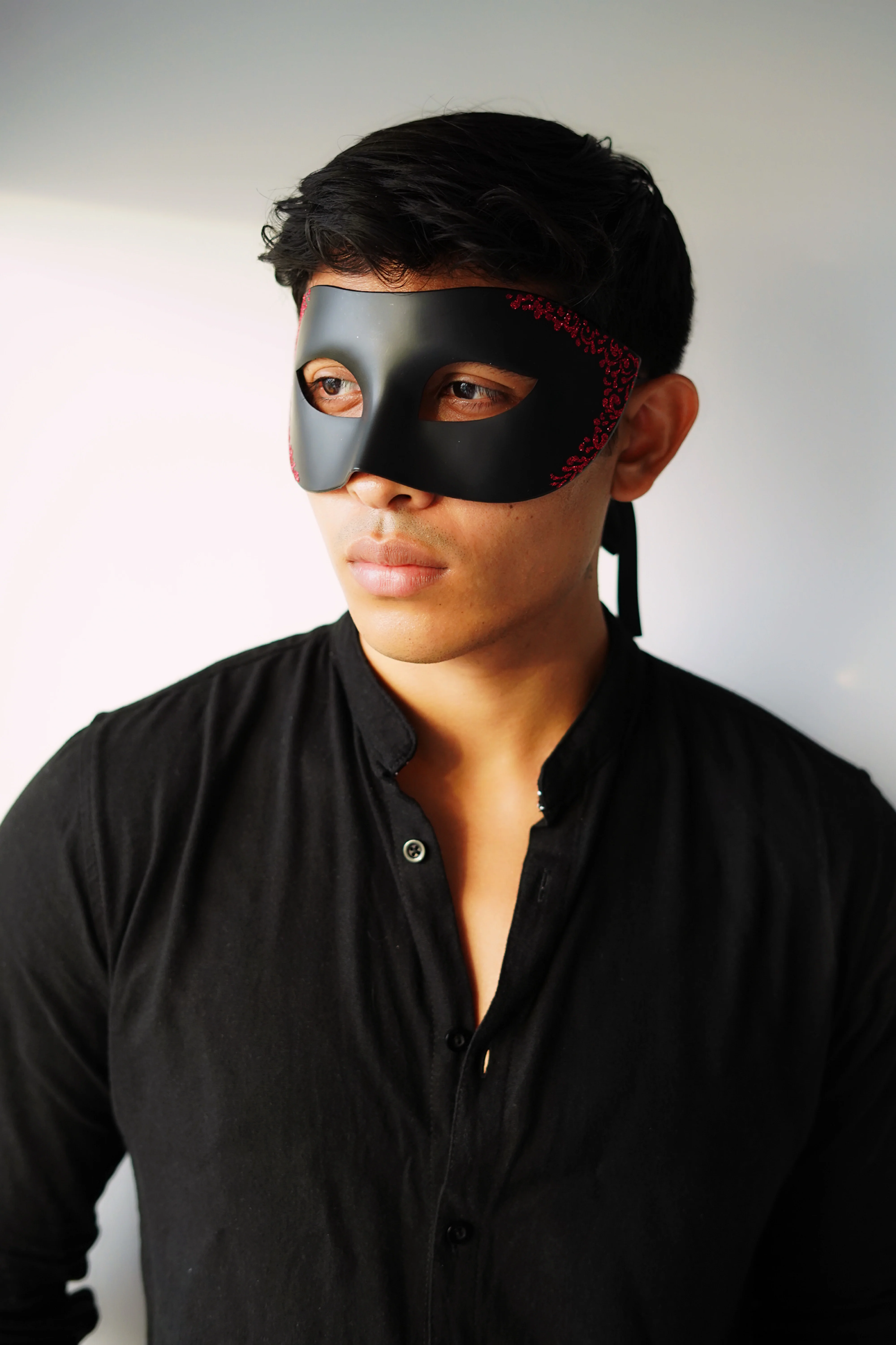 Venetian Red Filigree Mask - Black - Image 6