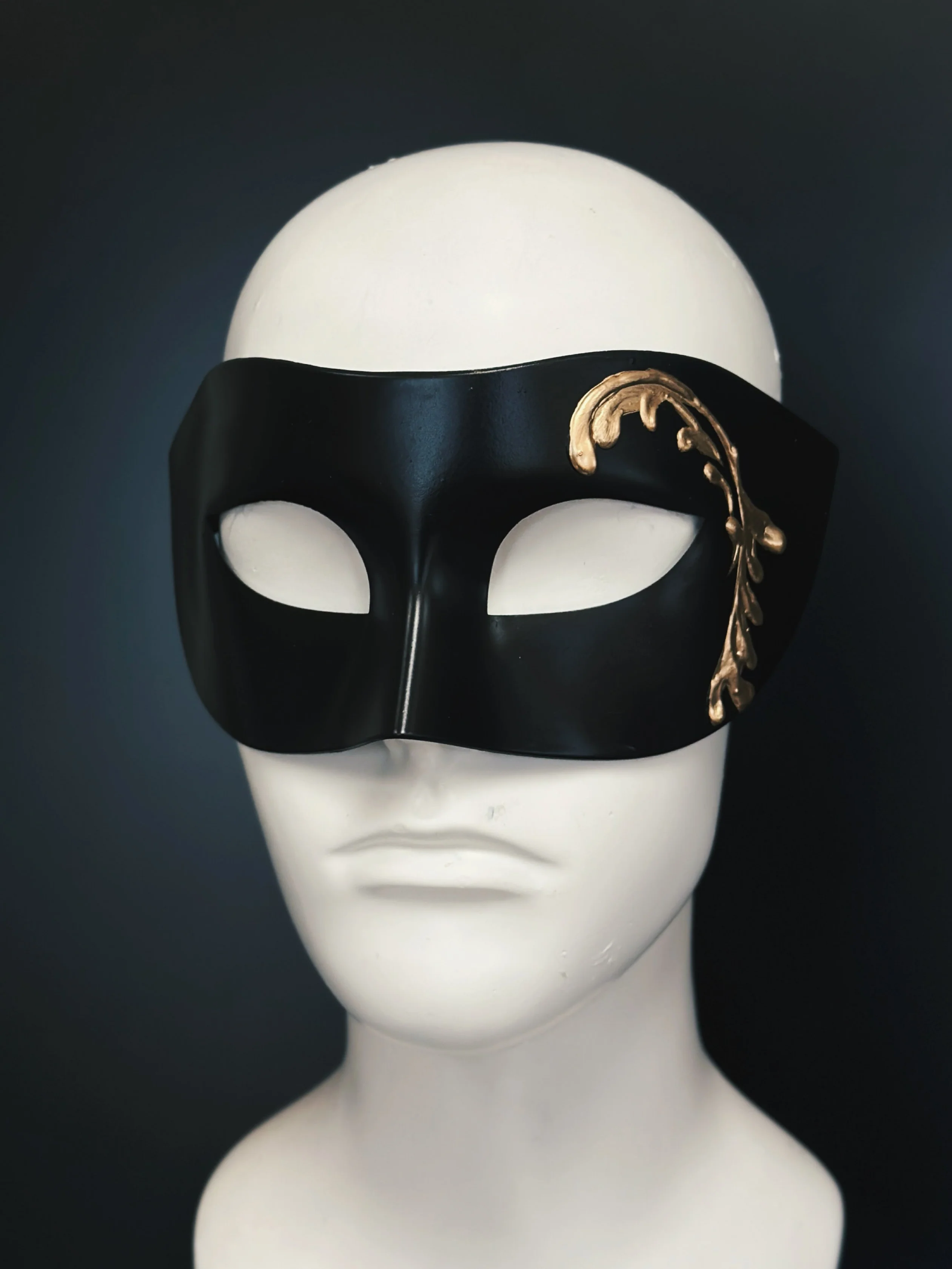 Venetian Mask - Golden Crest