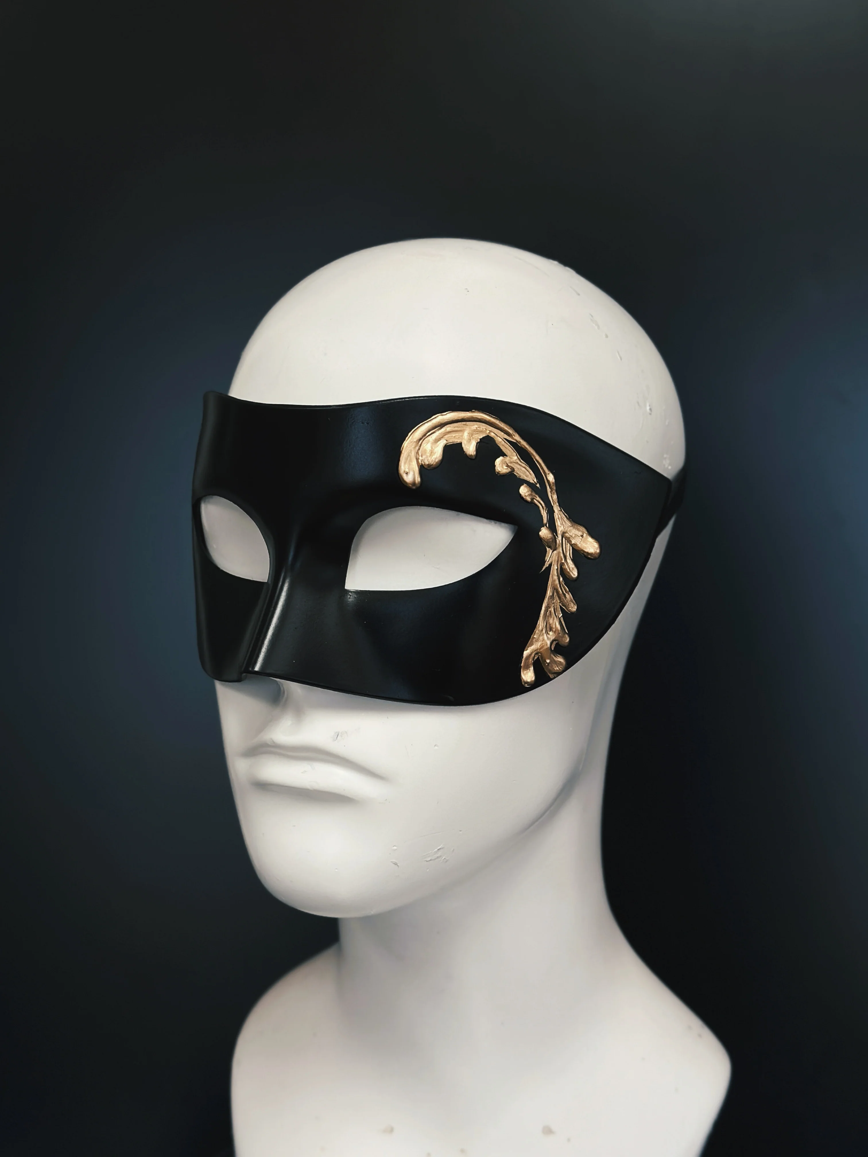 Venetian Mask - Golden Crest - Image 2