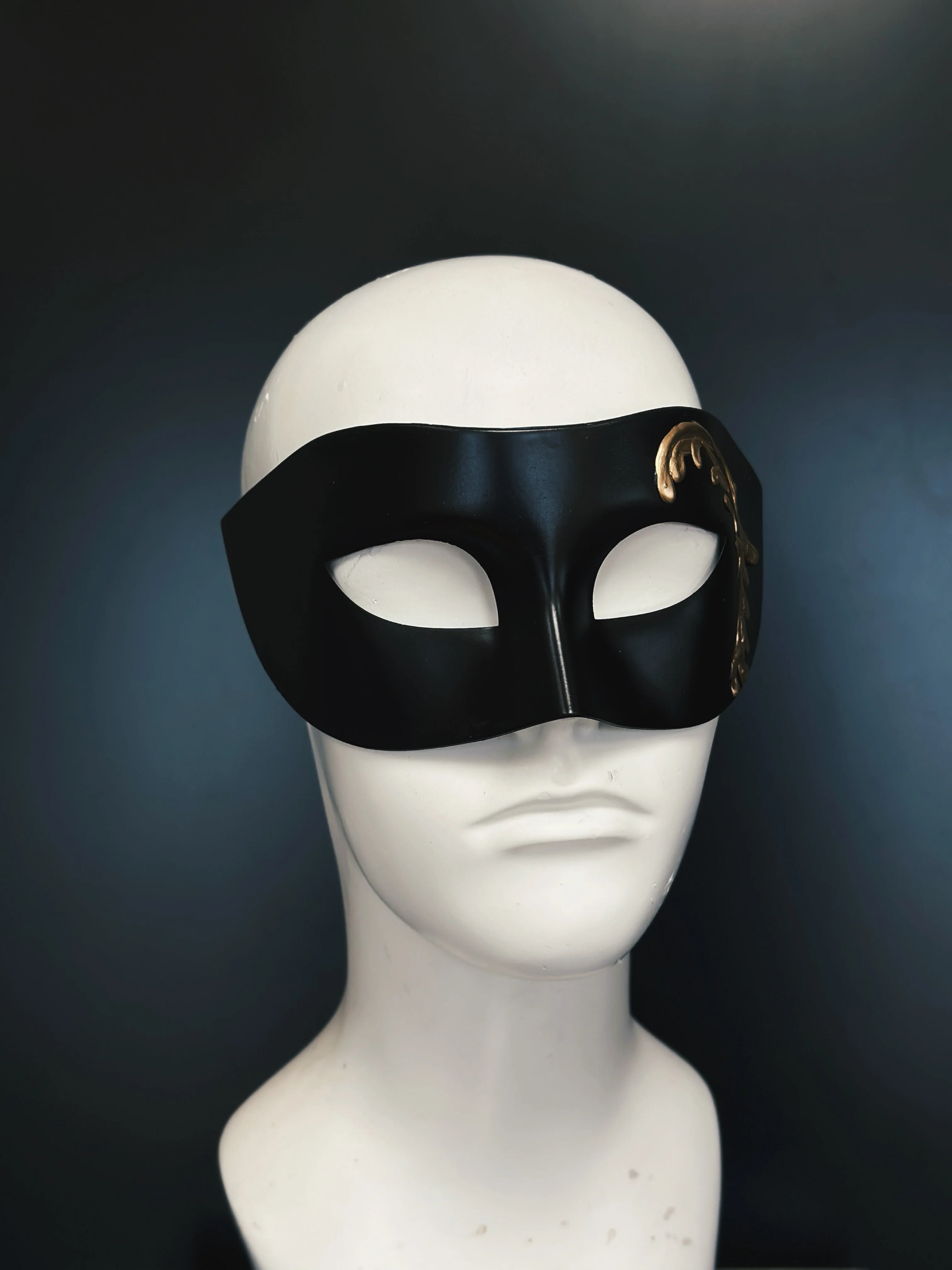 Venetian Mask - Golden Crest - Image 3