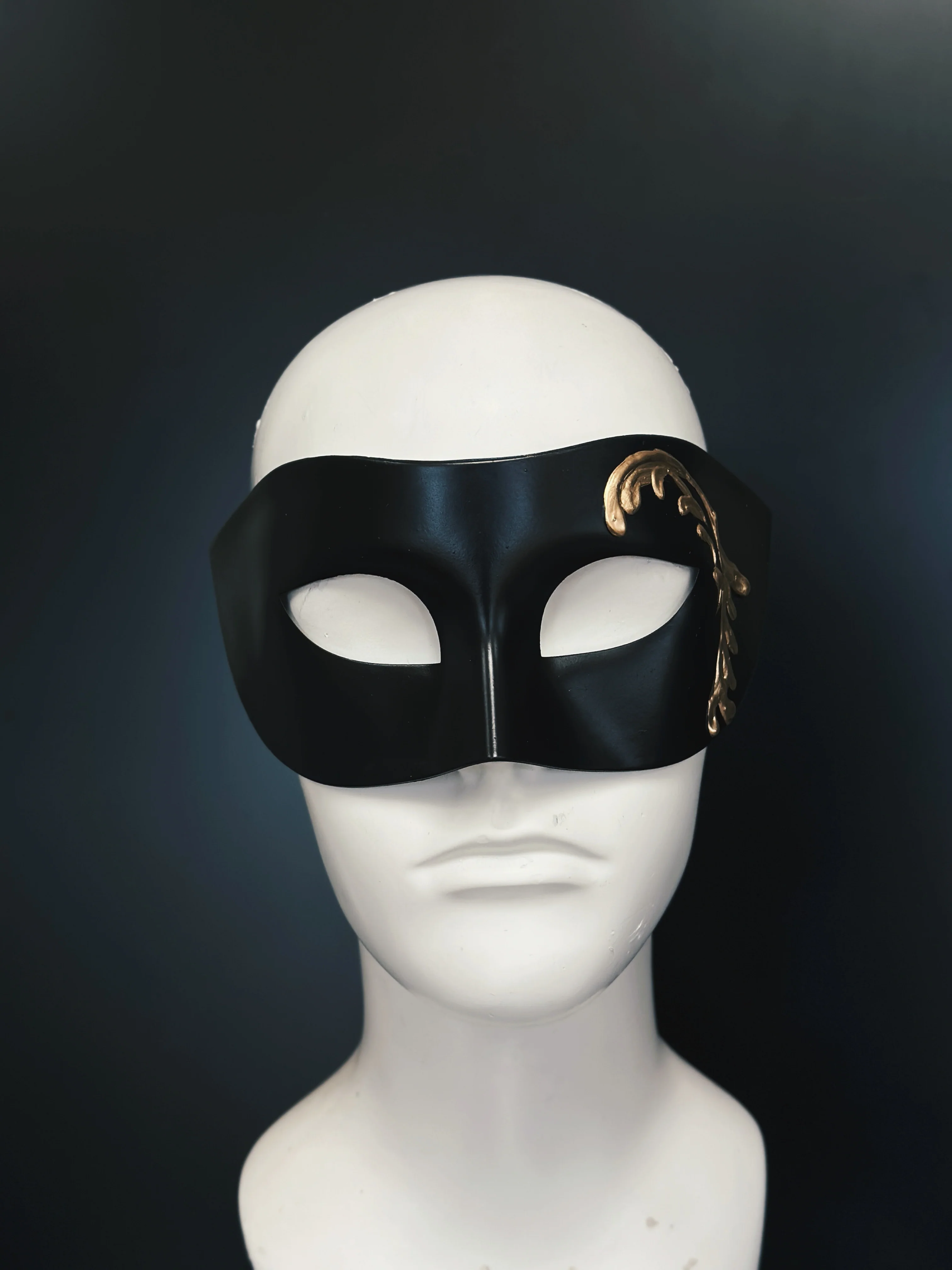 Venetian Mask - Golden Crest - Image 4