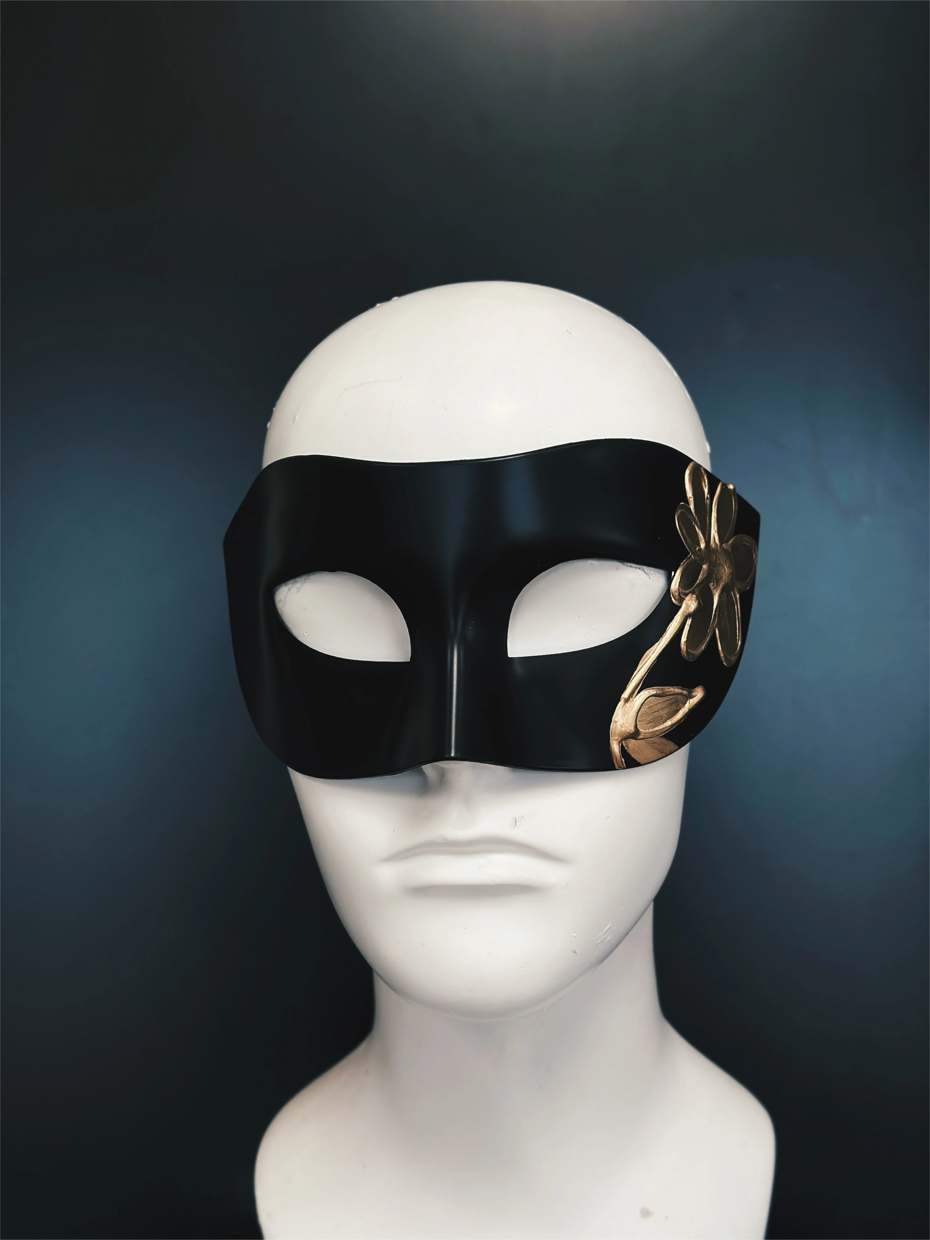 Venetian Mask - Gilded Briar - Image 3