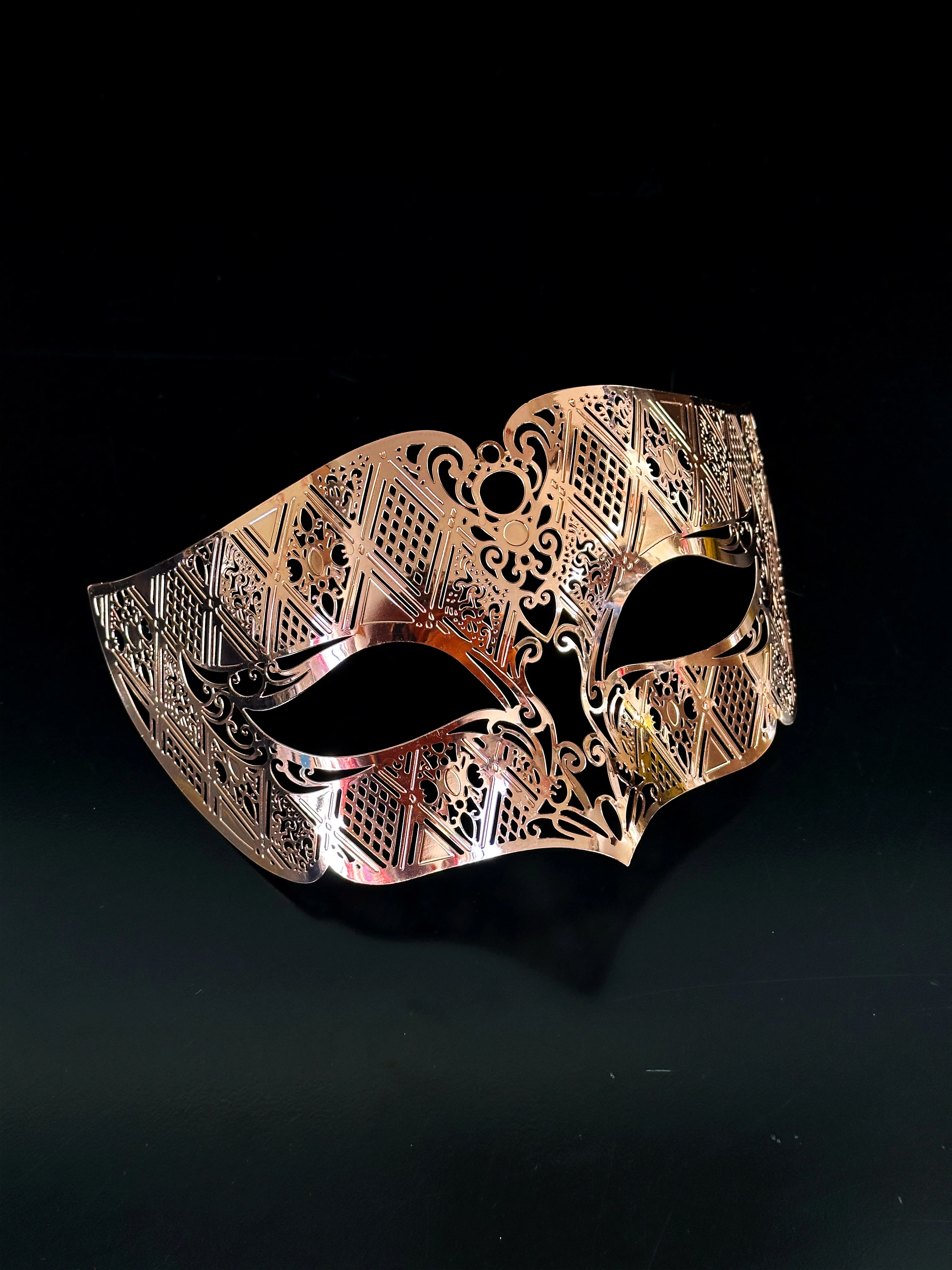 Minimalist Metal Mask - Rose Gold