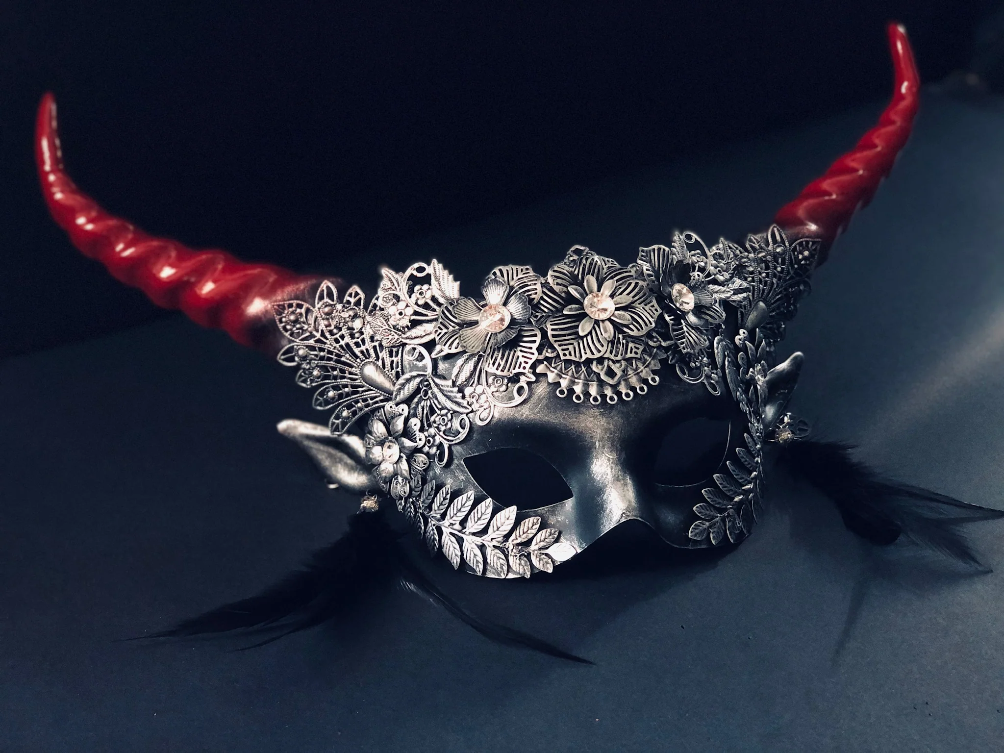 Long Horn Moonthorn Mask - Silver/Red - Image 3