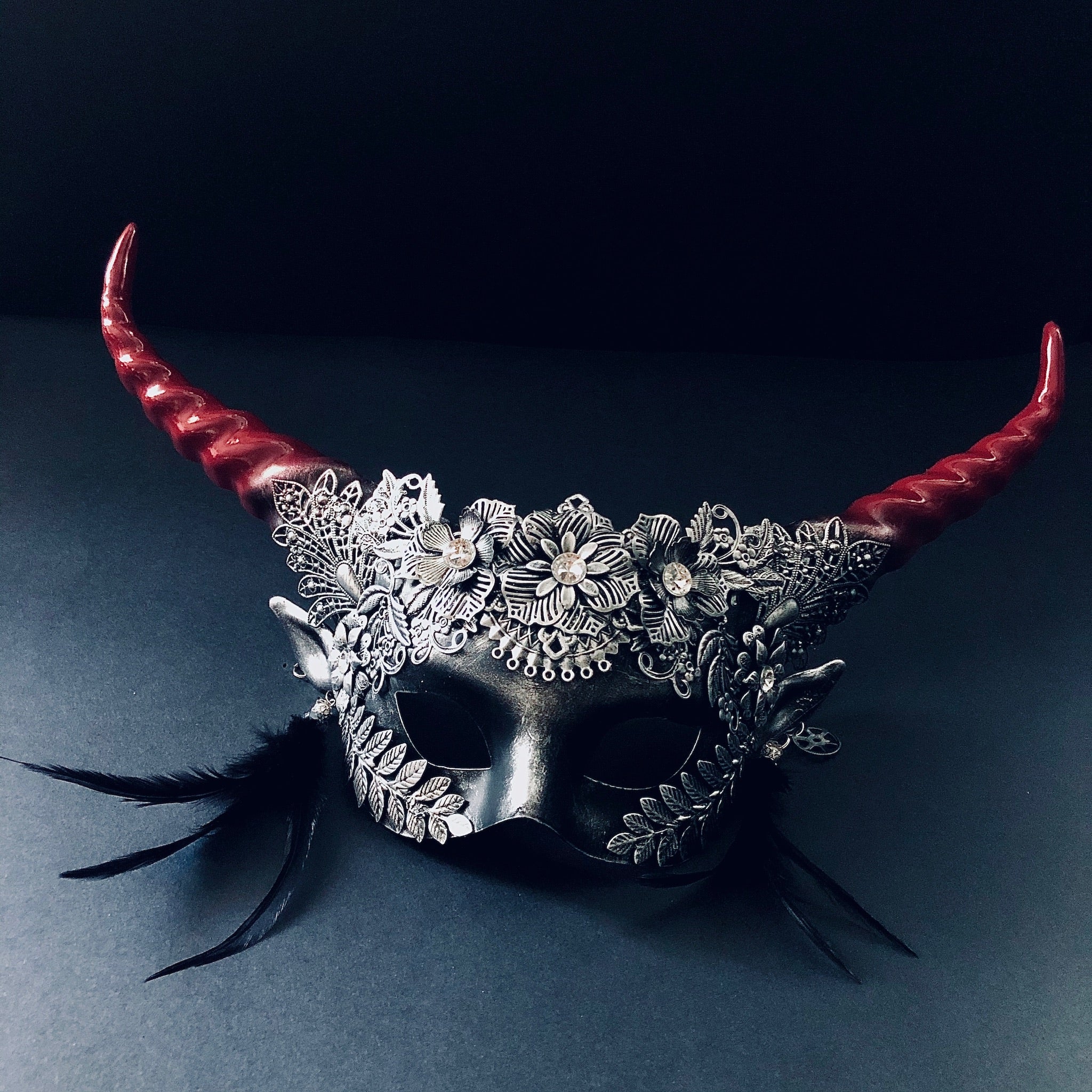 Long Horn Moonthorn Mask - Silver/Red - Image 5