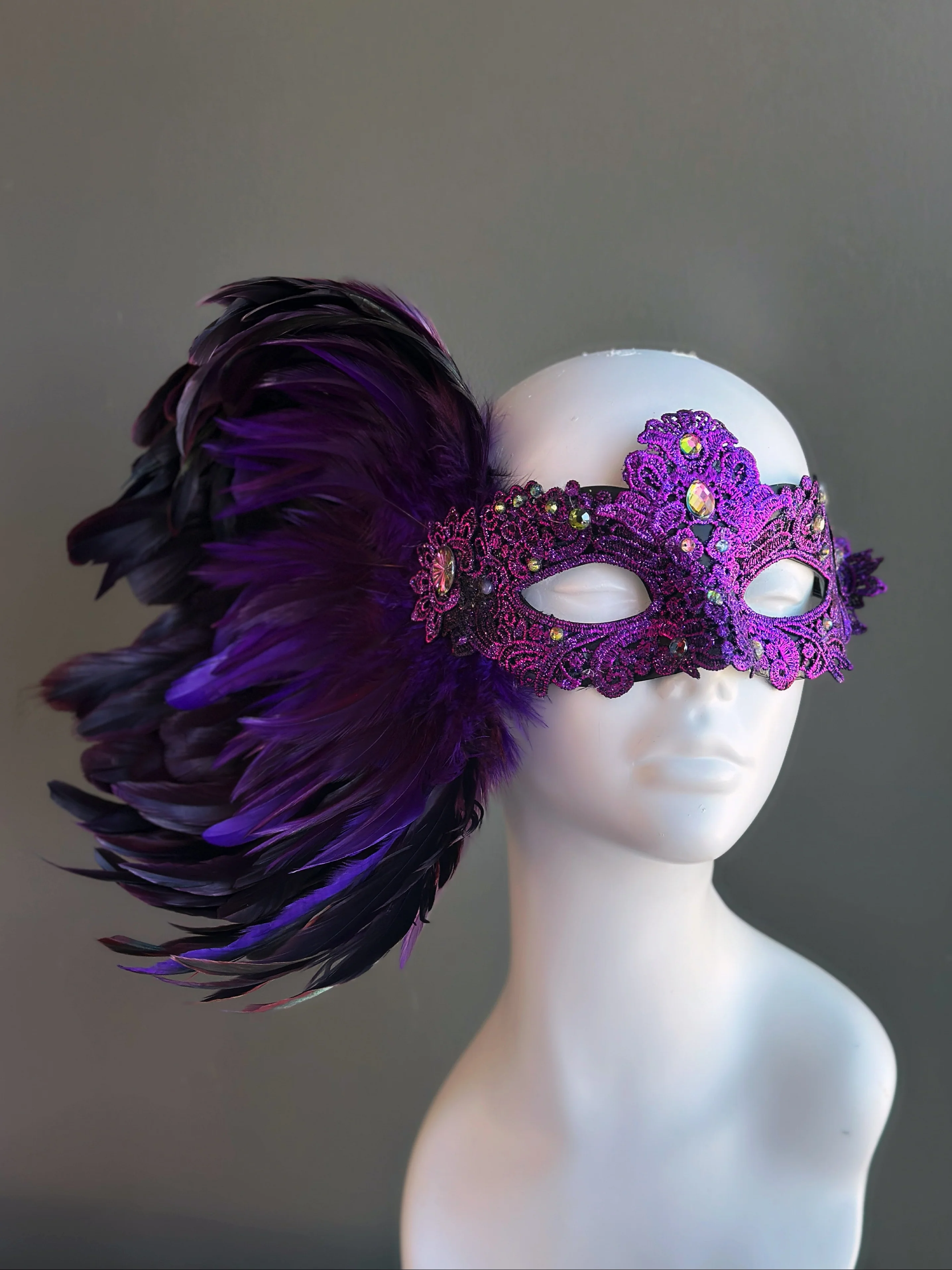 Mystic Feather Mask - Purple/Black