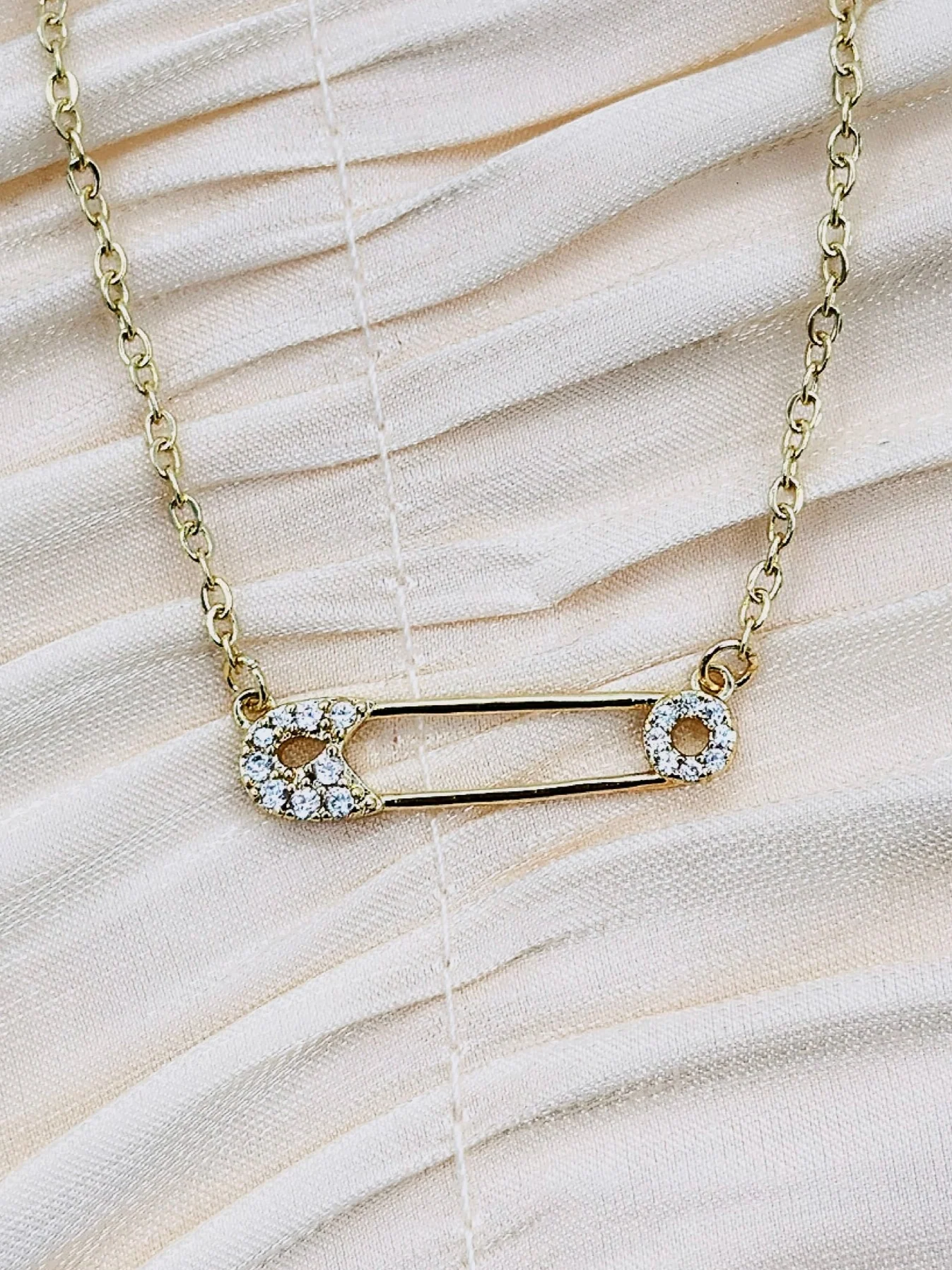 Dazzling Pin - Necklace (Gold)