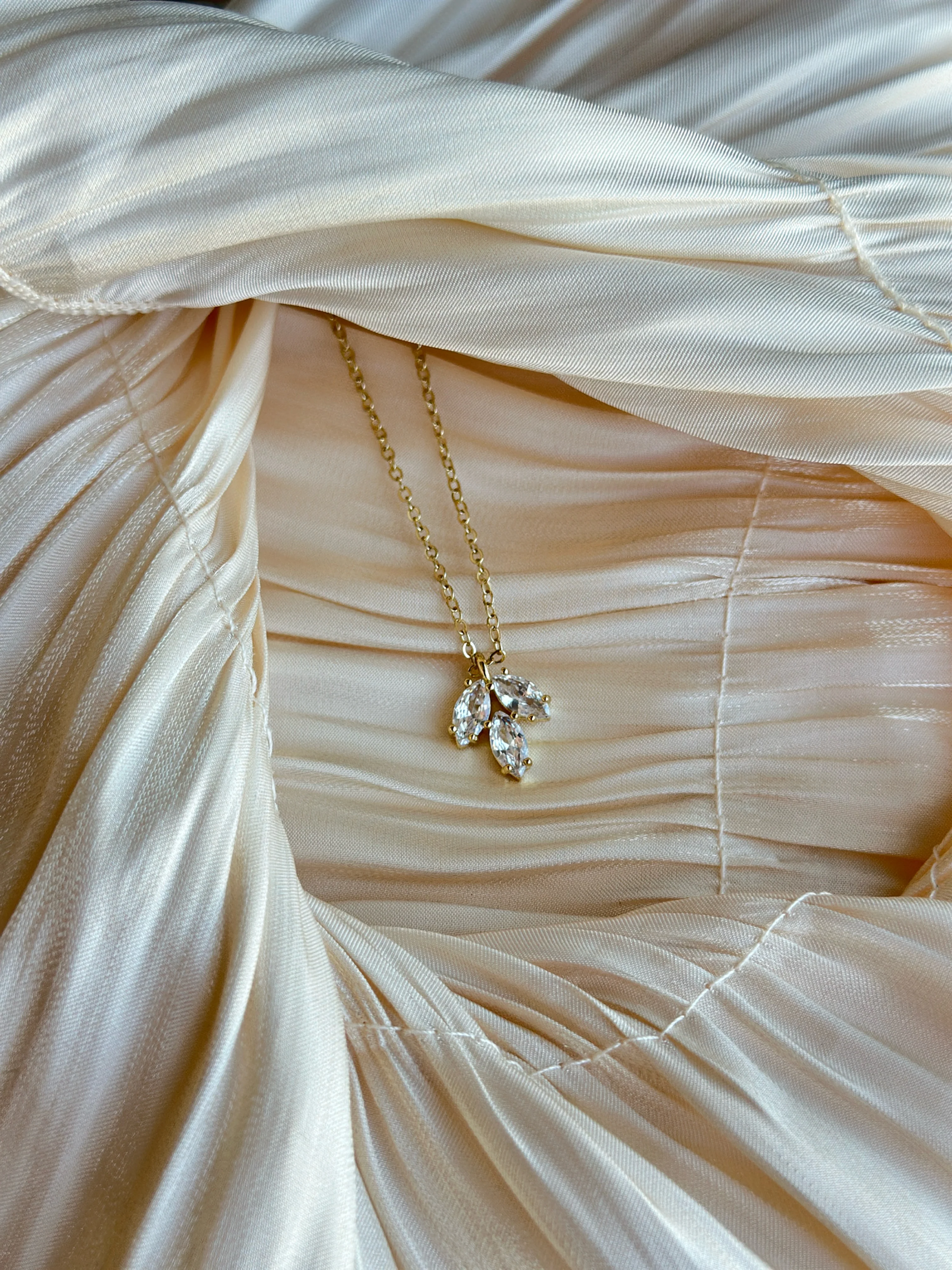 Laurel Gaze - Necklace (Gold) - Image 2