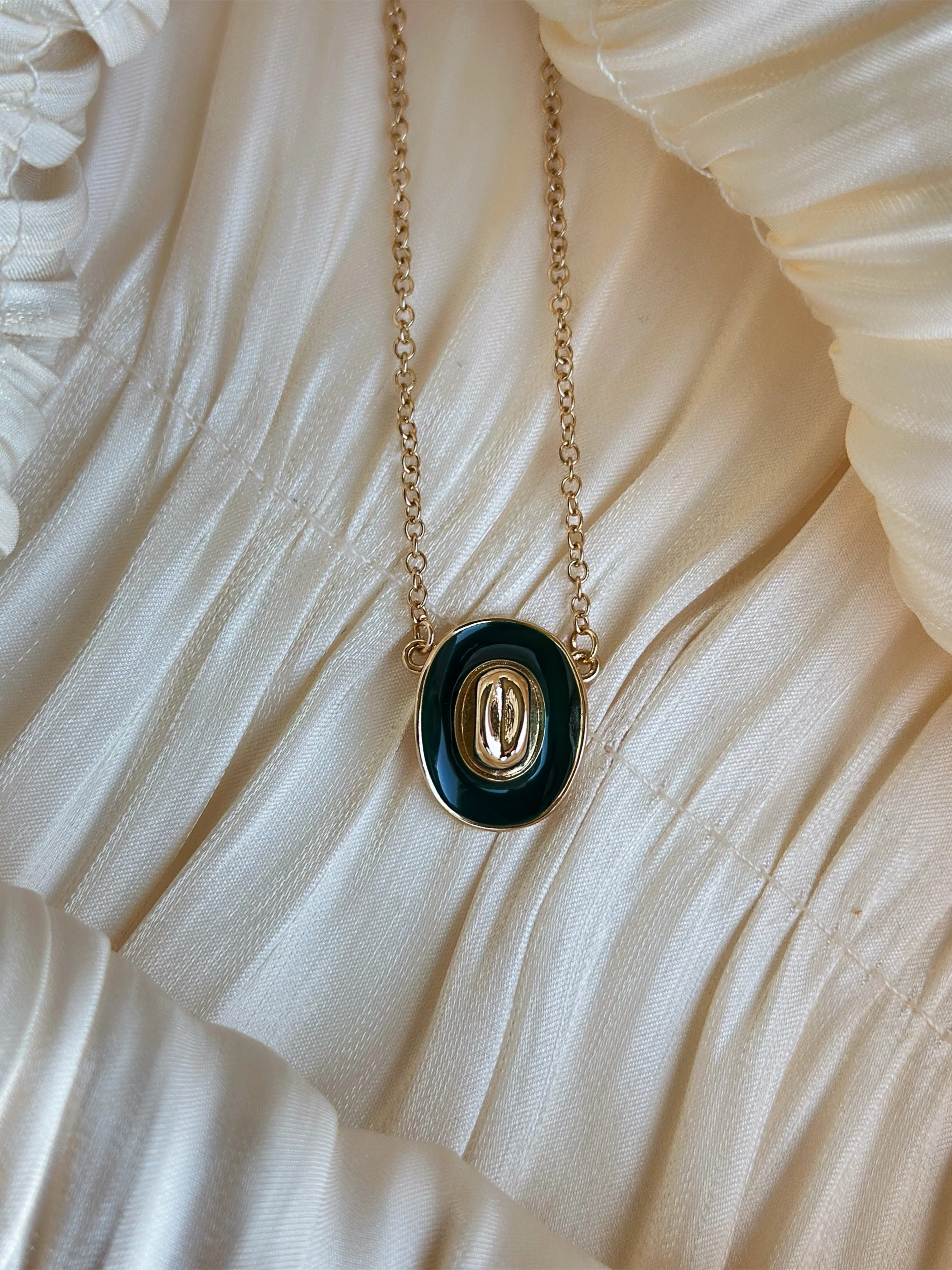 Cowboy Hat - Necklace (Gold/Dark Green) - Image 2