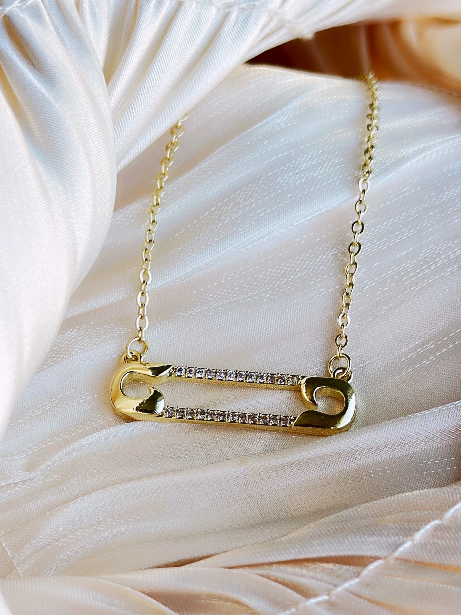 Safety Pin - Necklace (Gold)