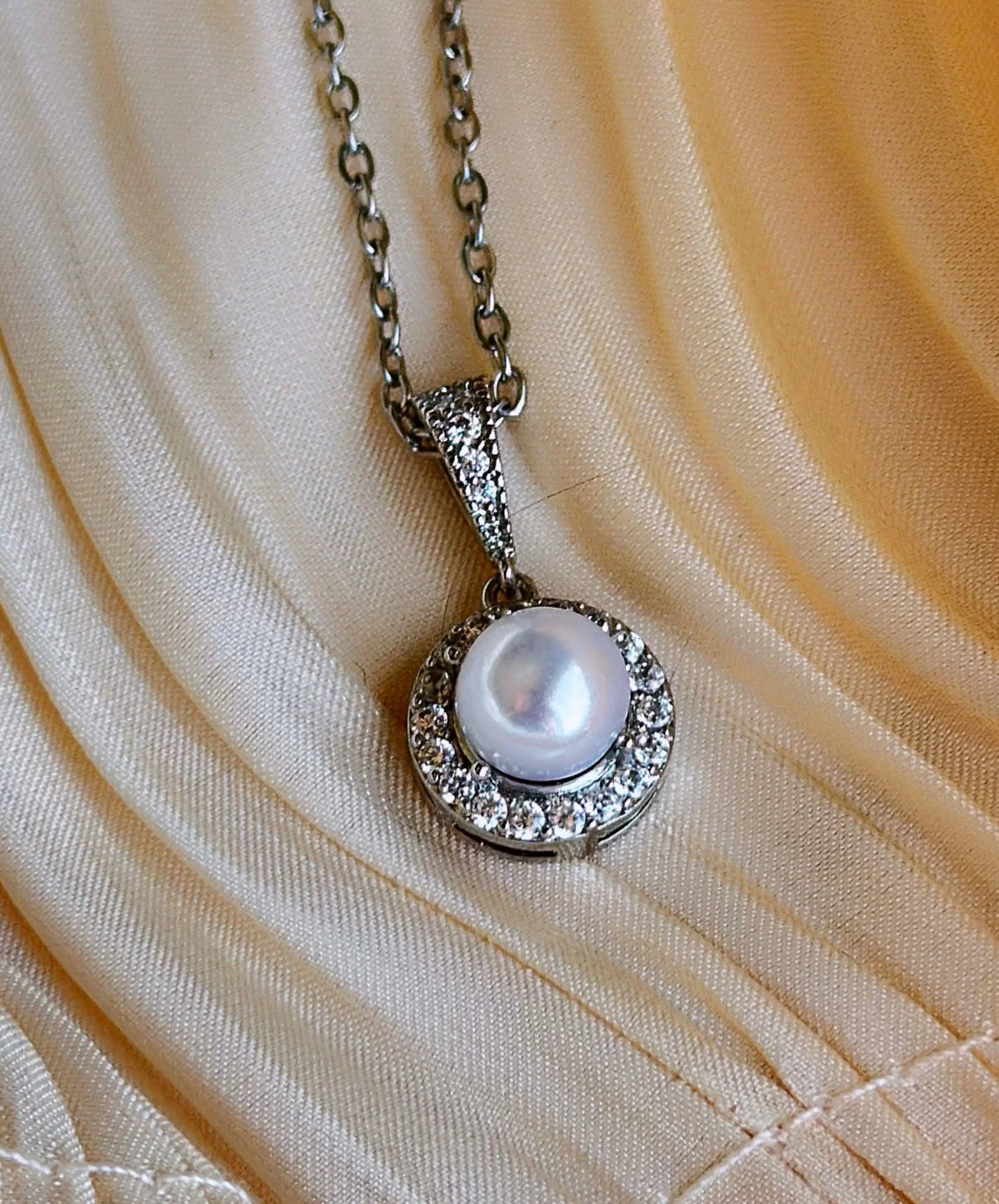 Moonlit Pearl - Necklace (Silver)