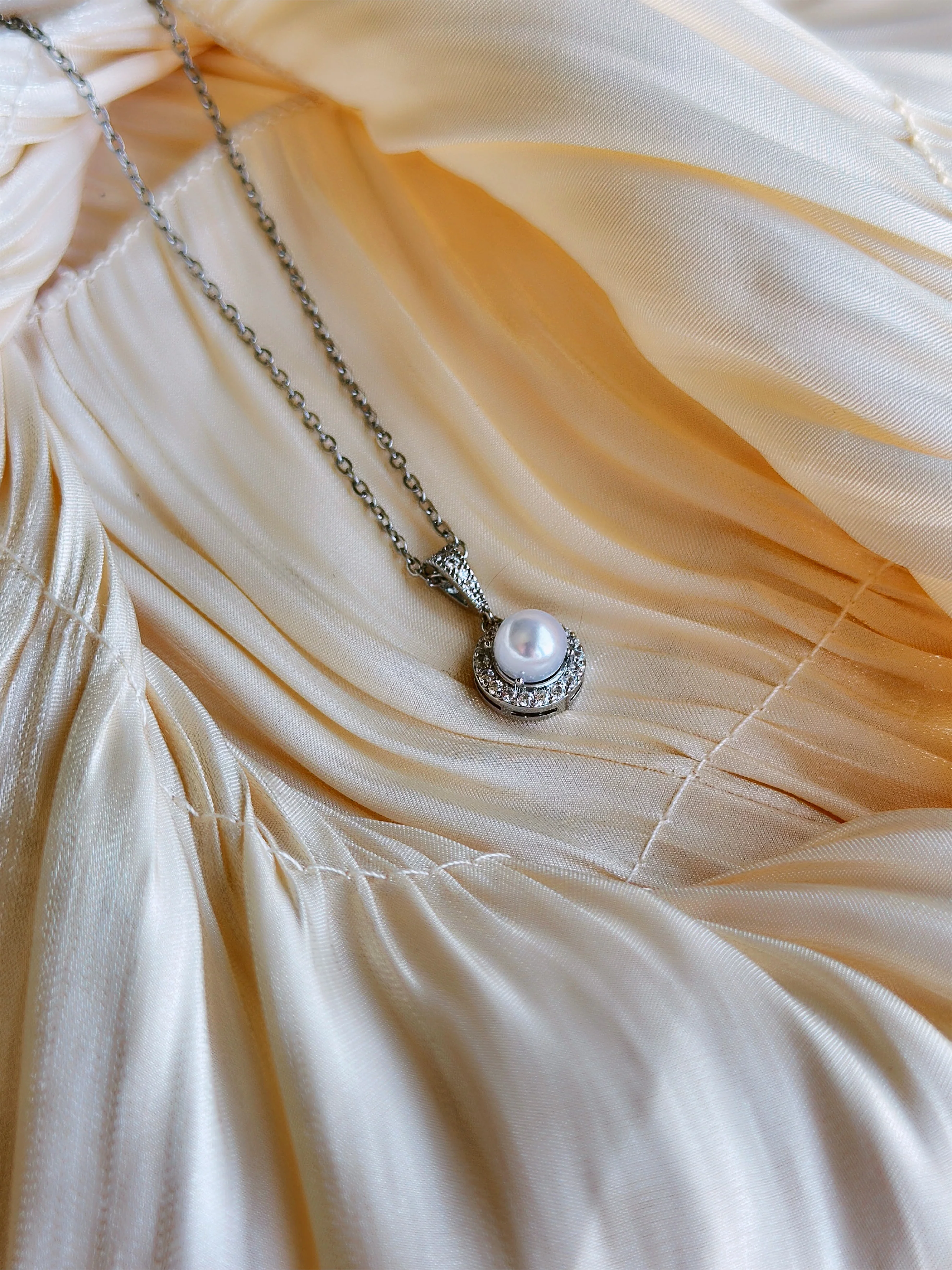 Moonlit Pearl - Necklace (Silver) - Image 2